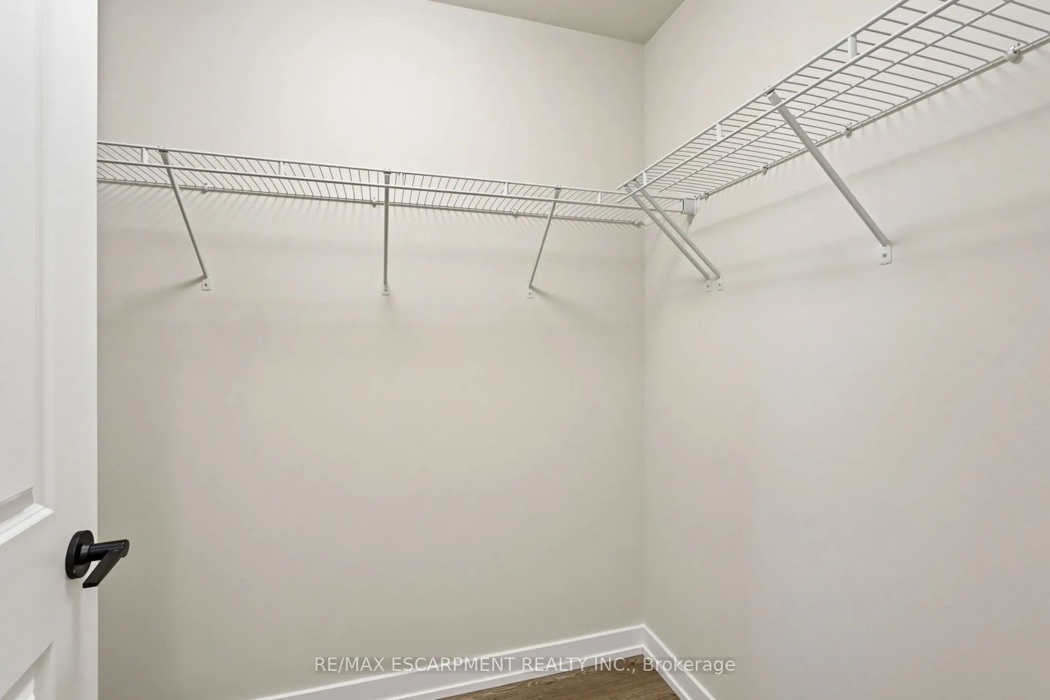870 Queenston Road #416