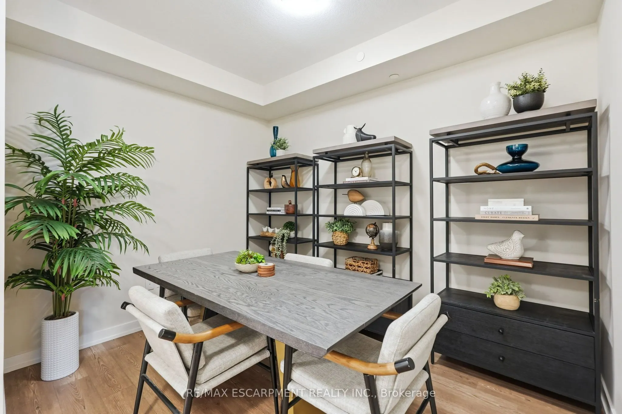 870 Queenston Road #416