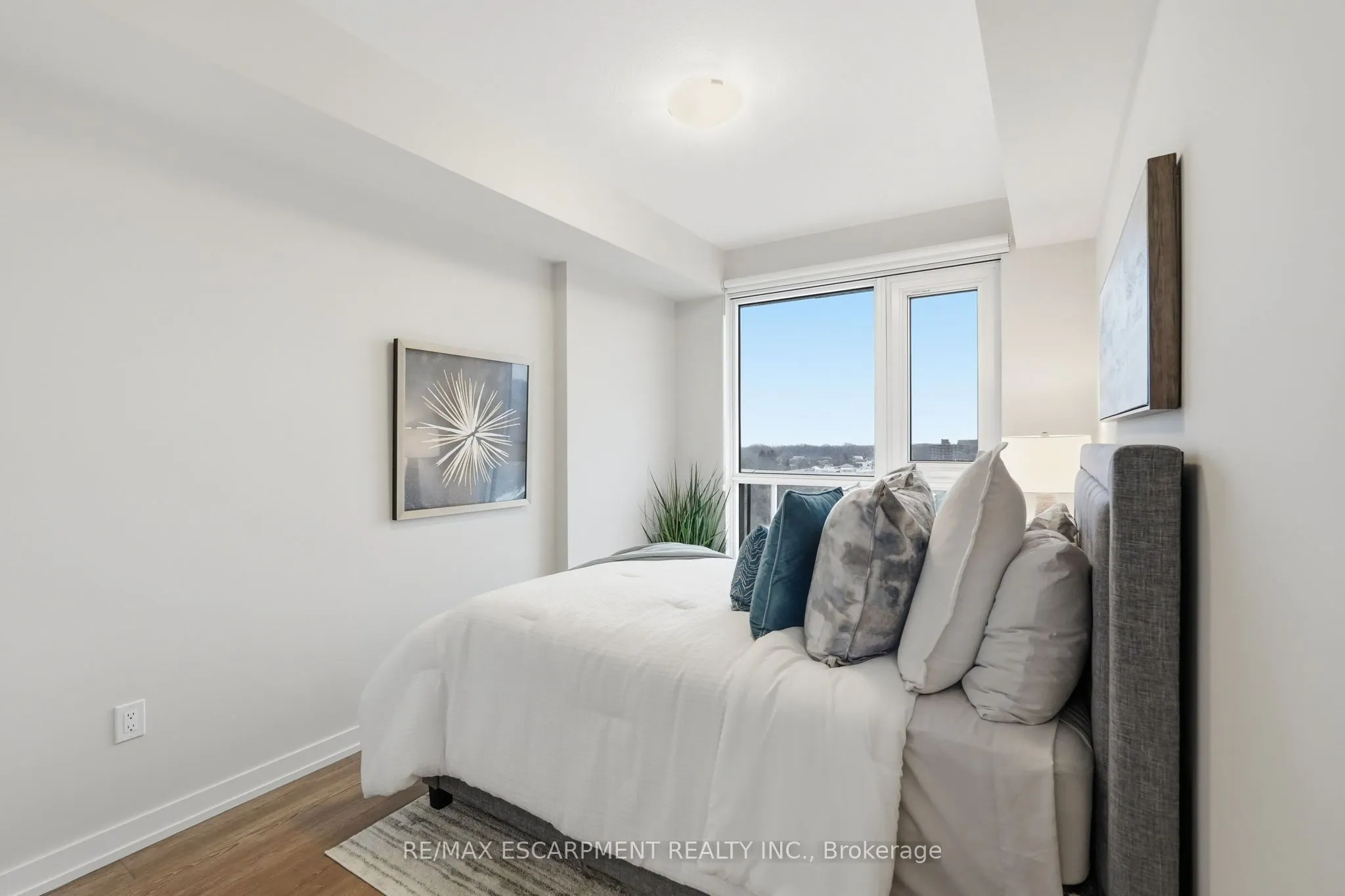 870 Queenston Road #416