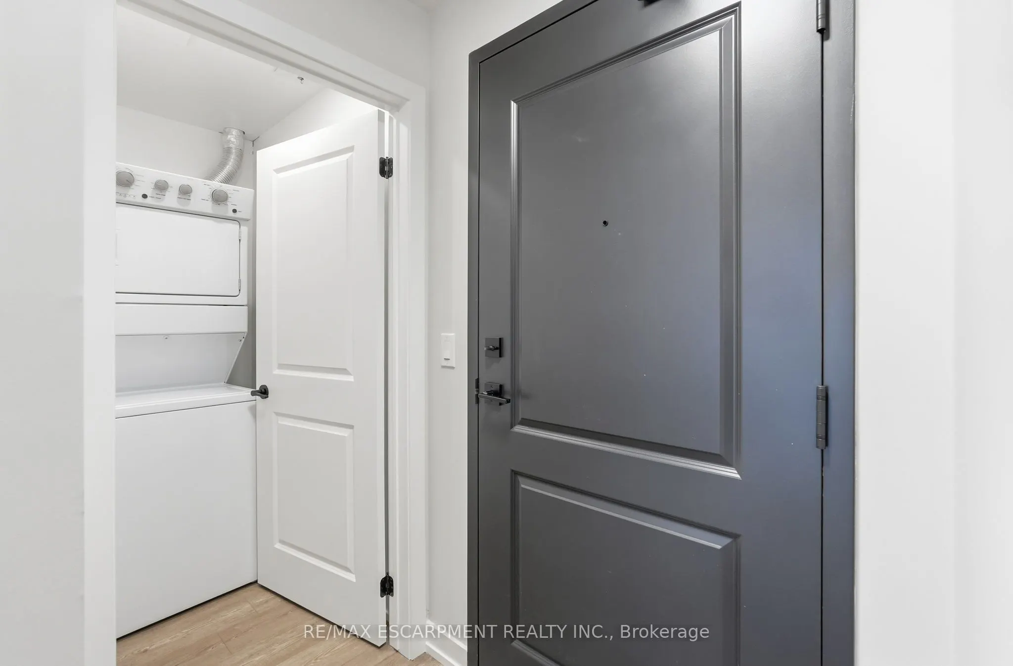 870 Queenston Road #416