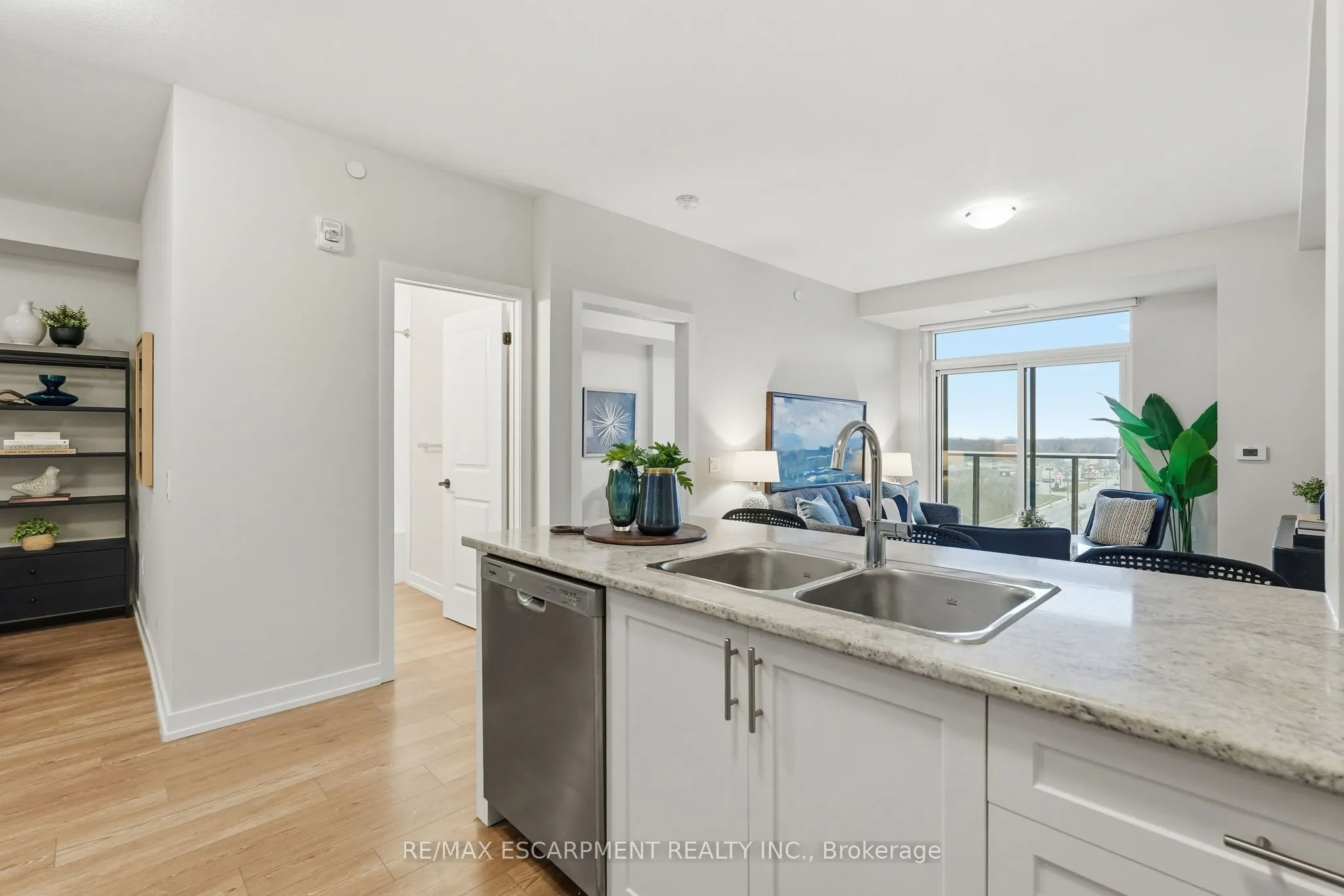 870 Queenston Road #416