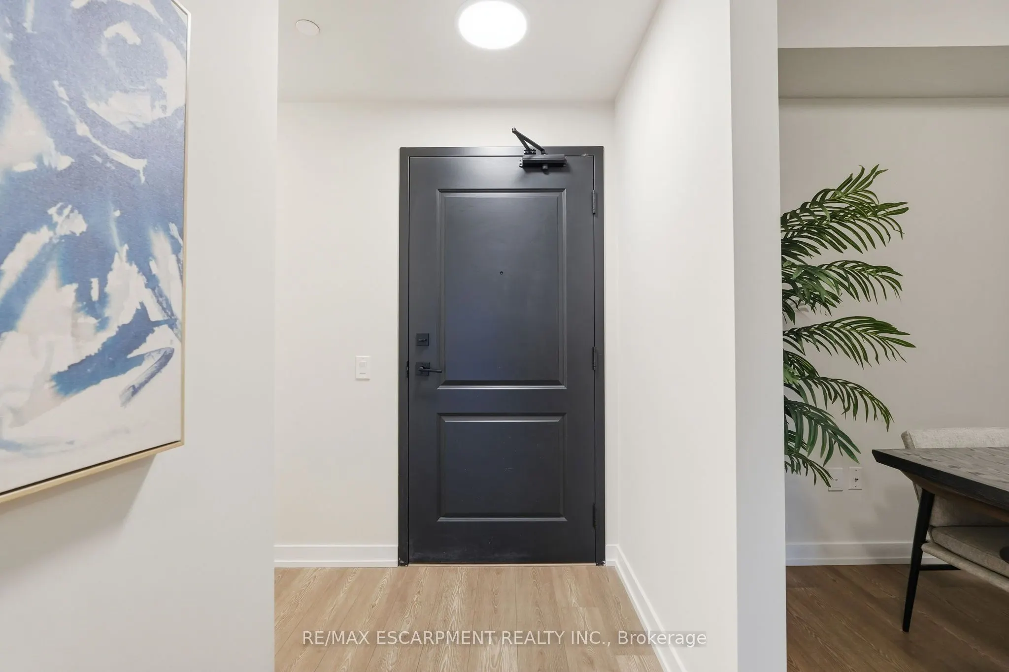 870 Queenston Road #416
