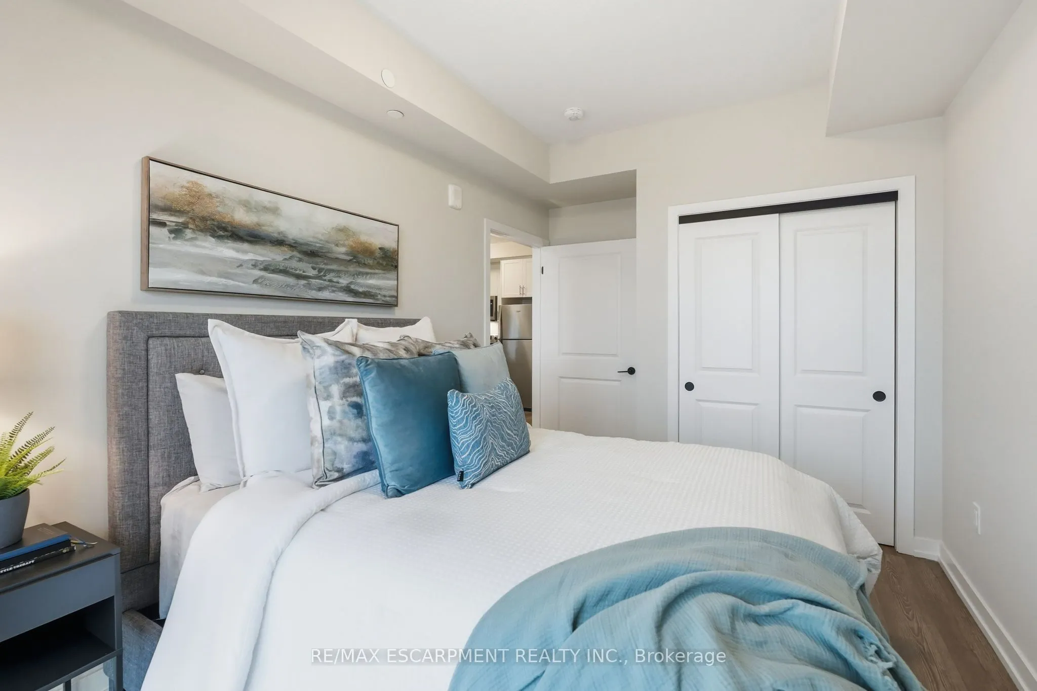 870 Queenston Road #416