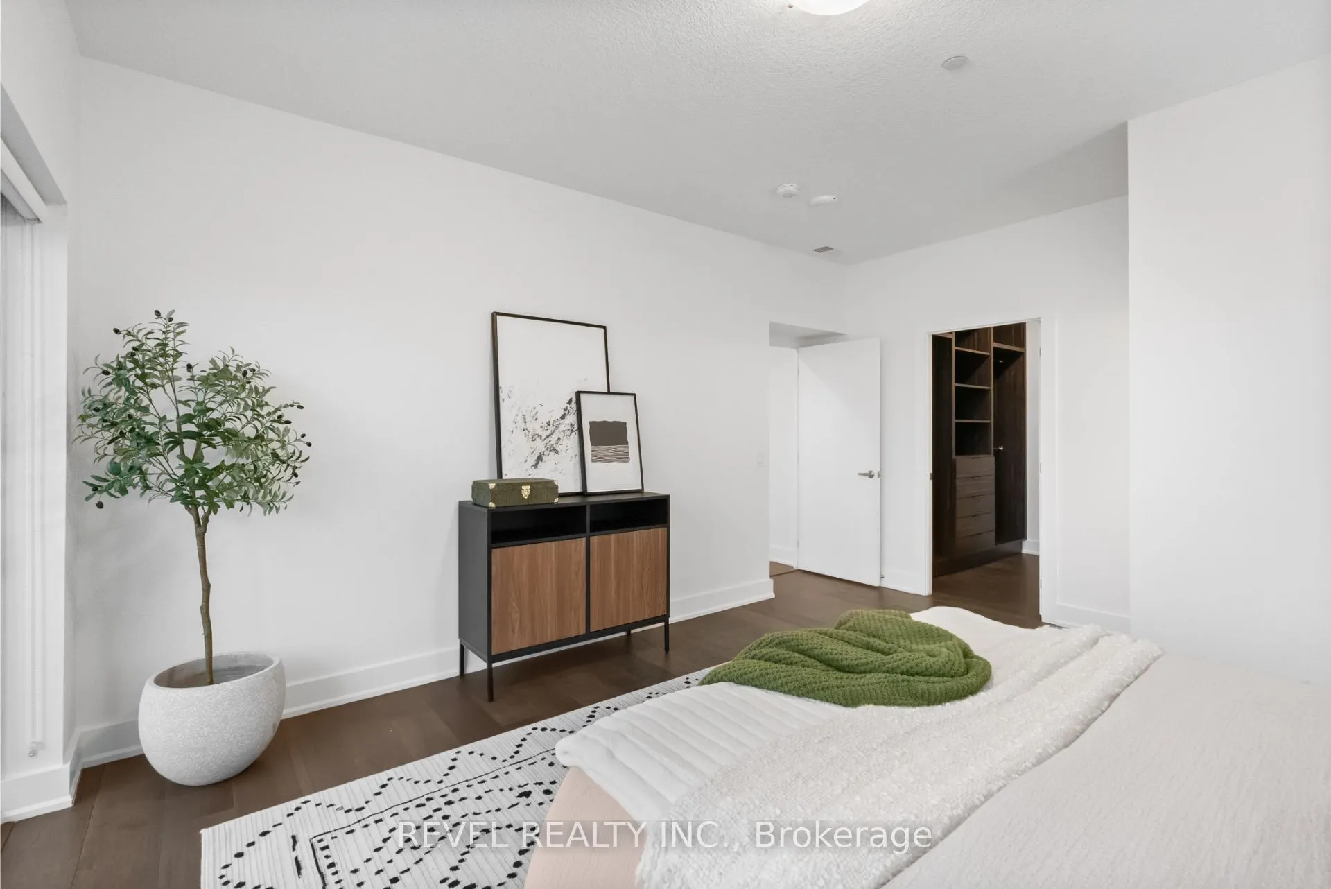 1880 Gordon Street #1304