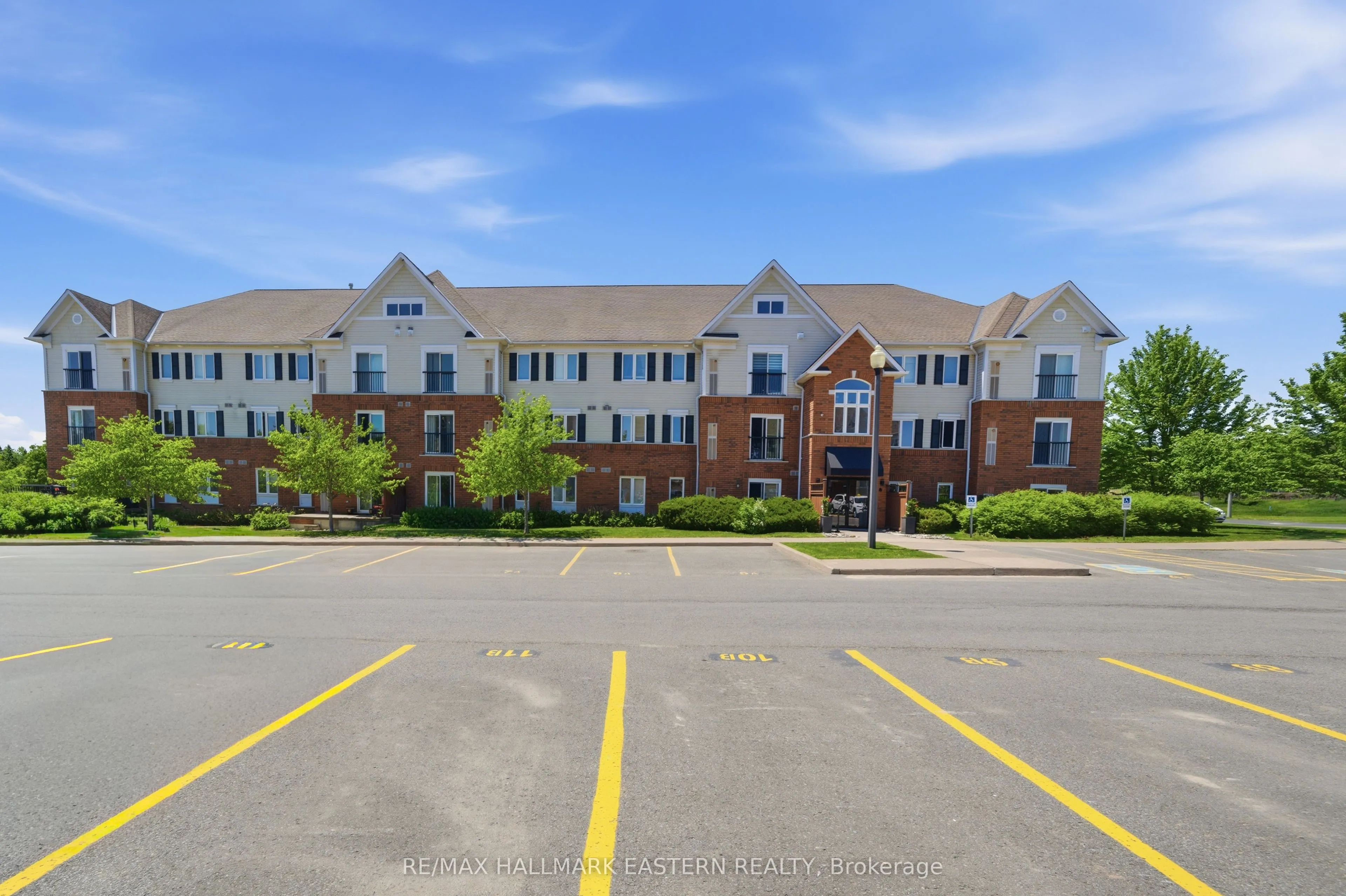 300 Spillsbury Drive #101