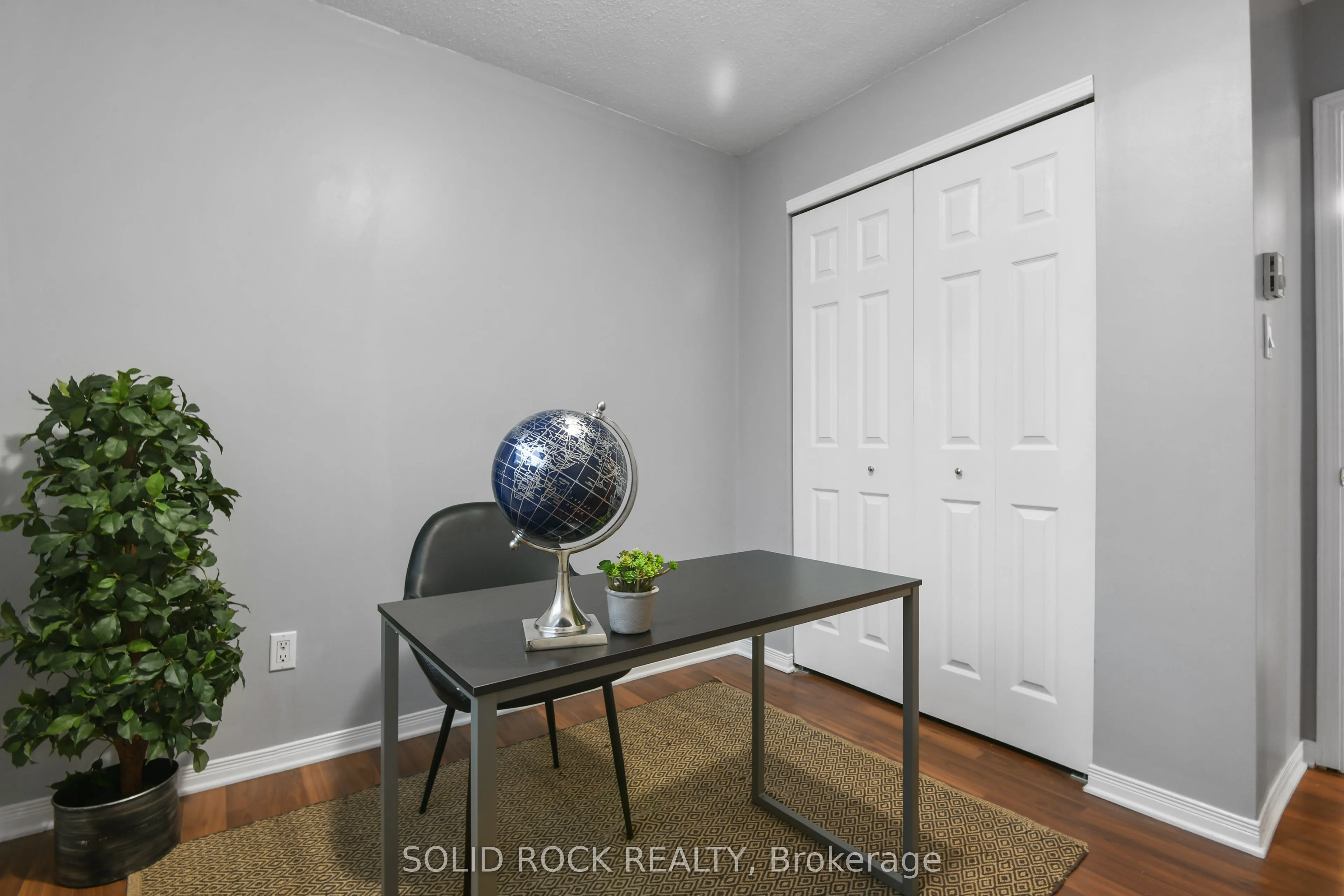190 Elgin Street W #207
