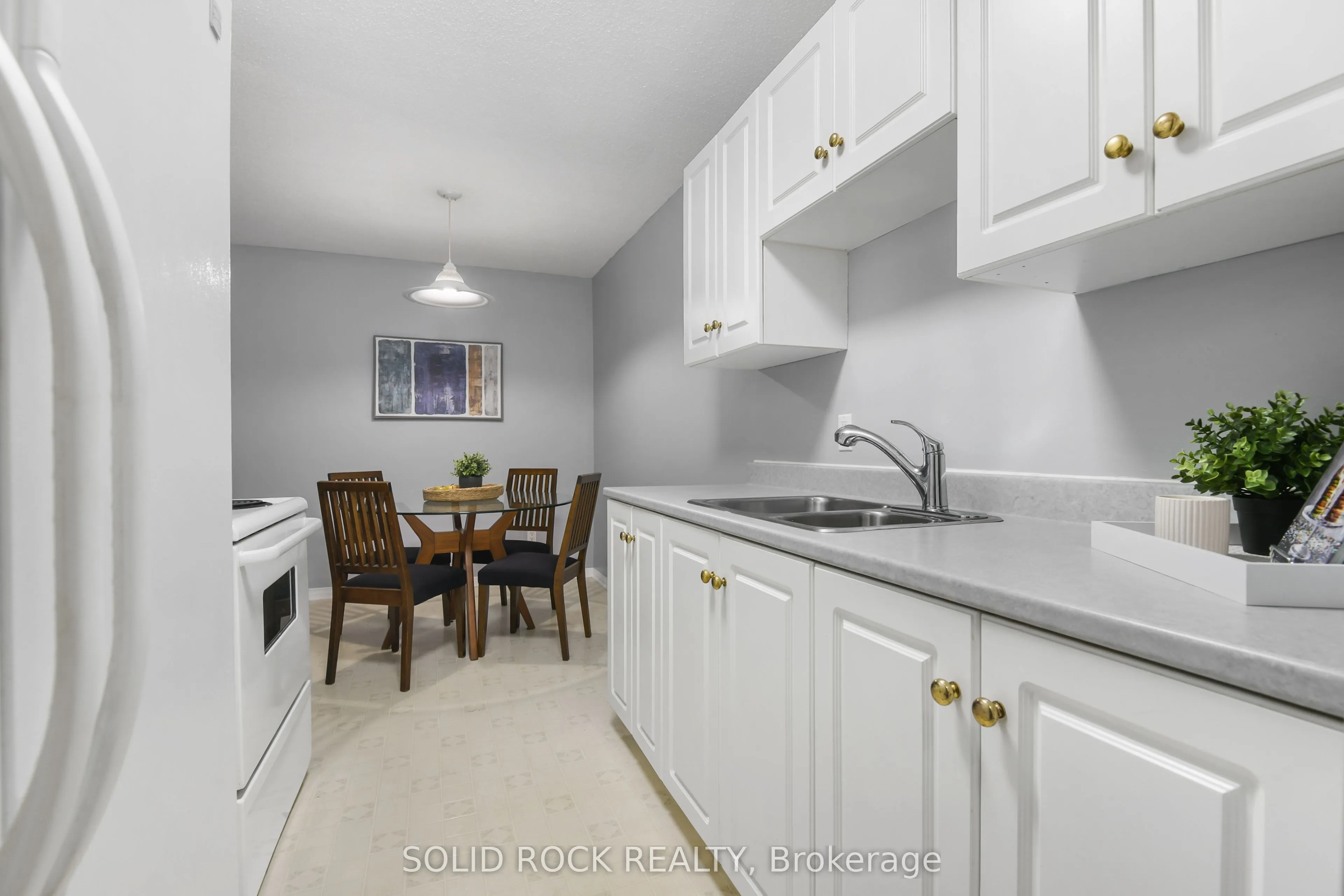 190 Elgin Street W #207