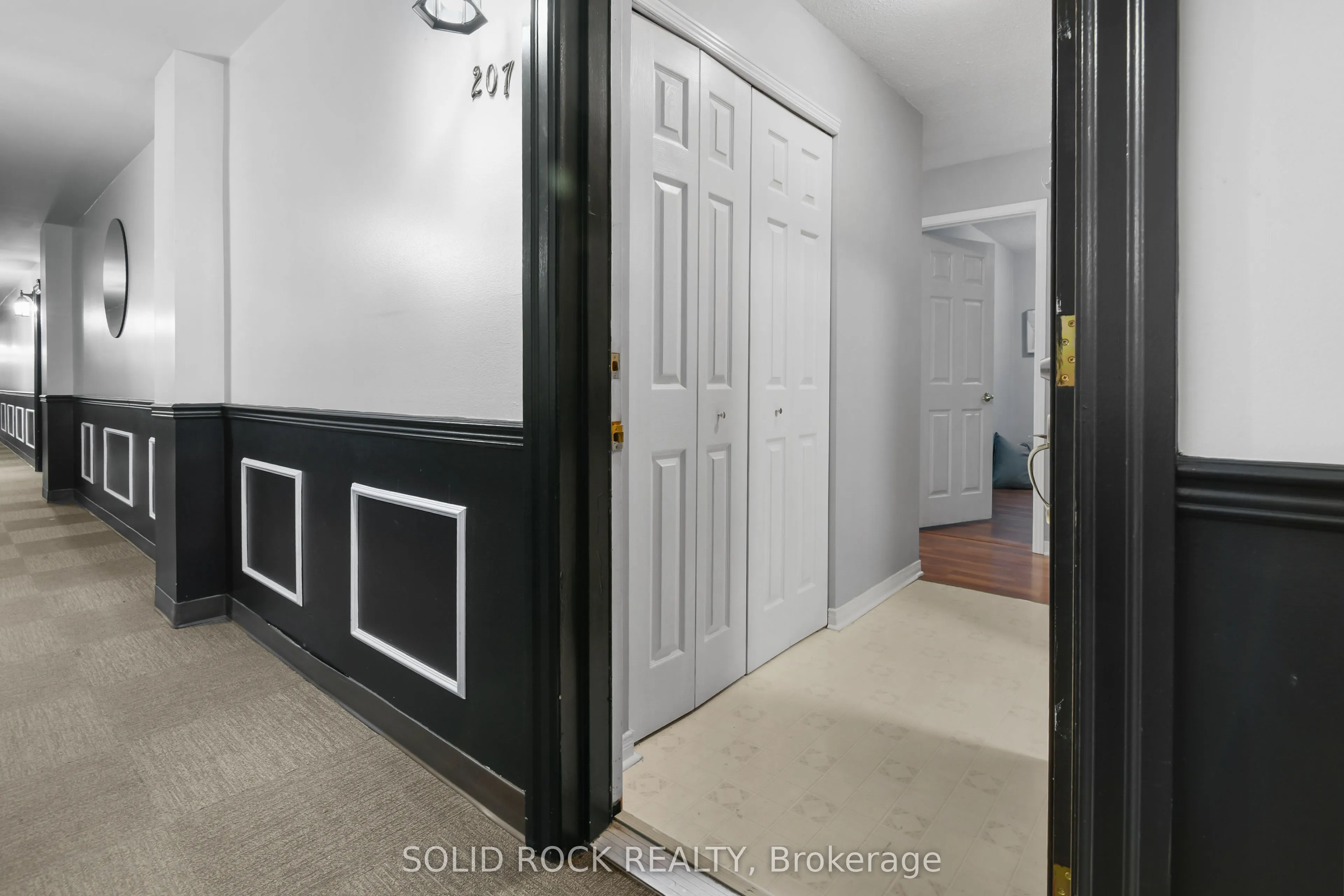 190 Elgin Street W #207