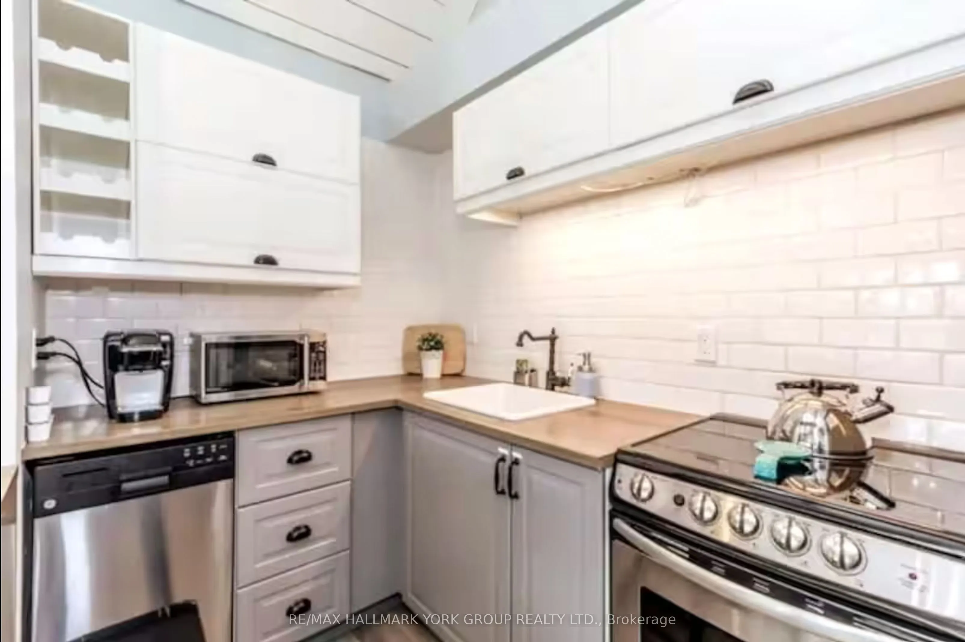 796468 19 Grey Road #514