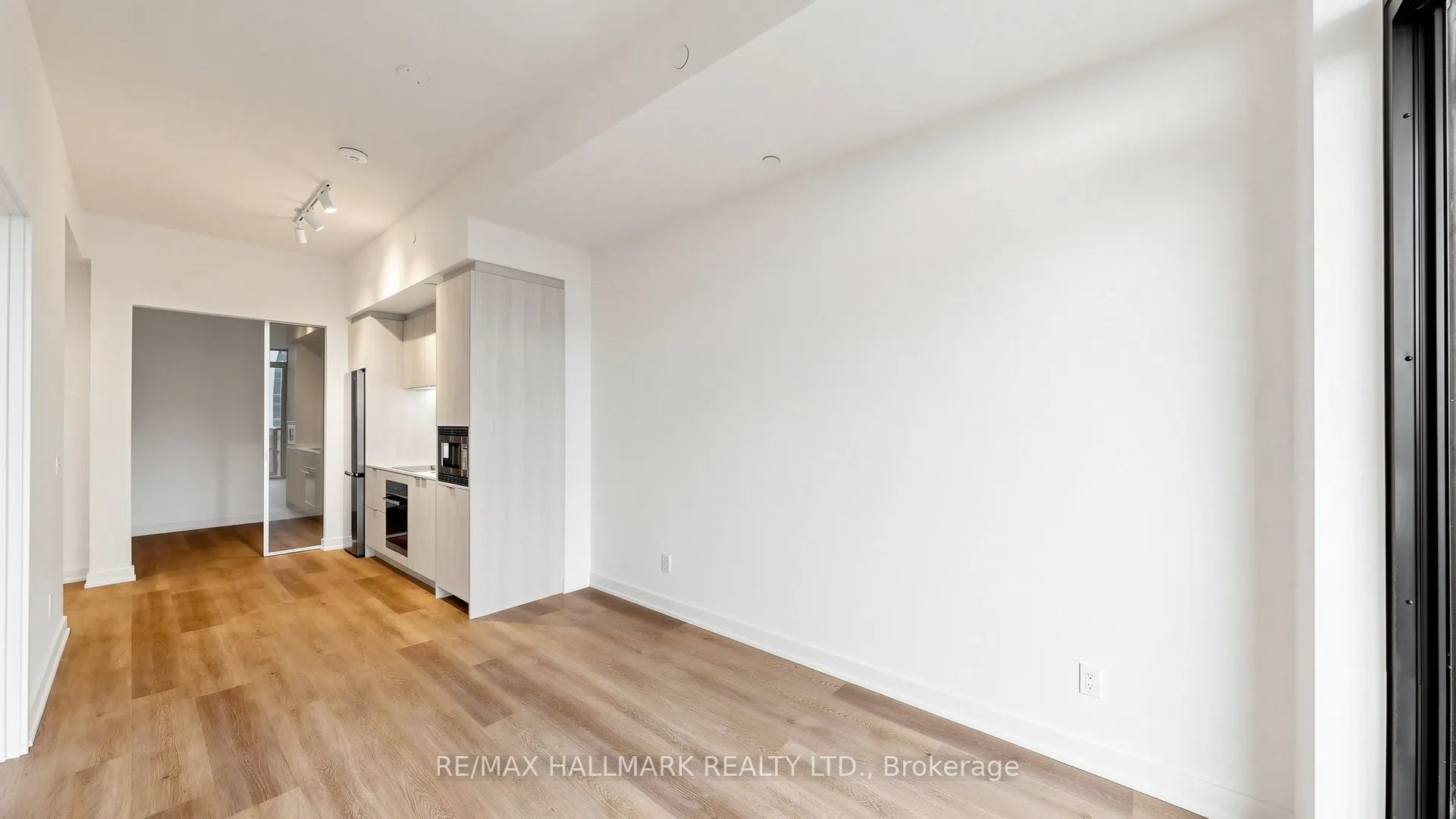 101 John Street N #719
