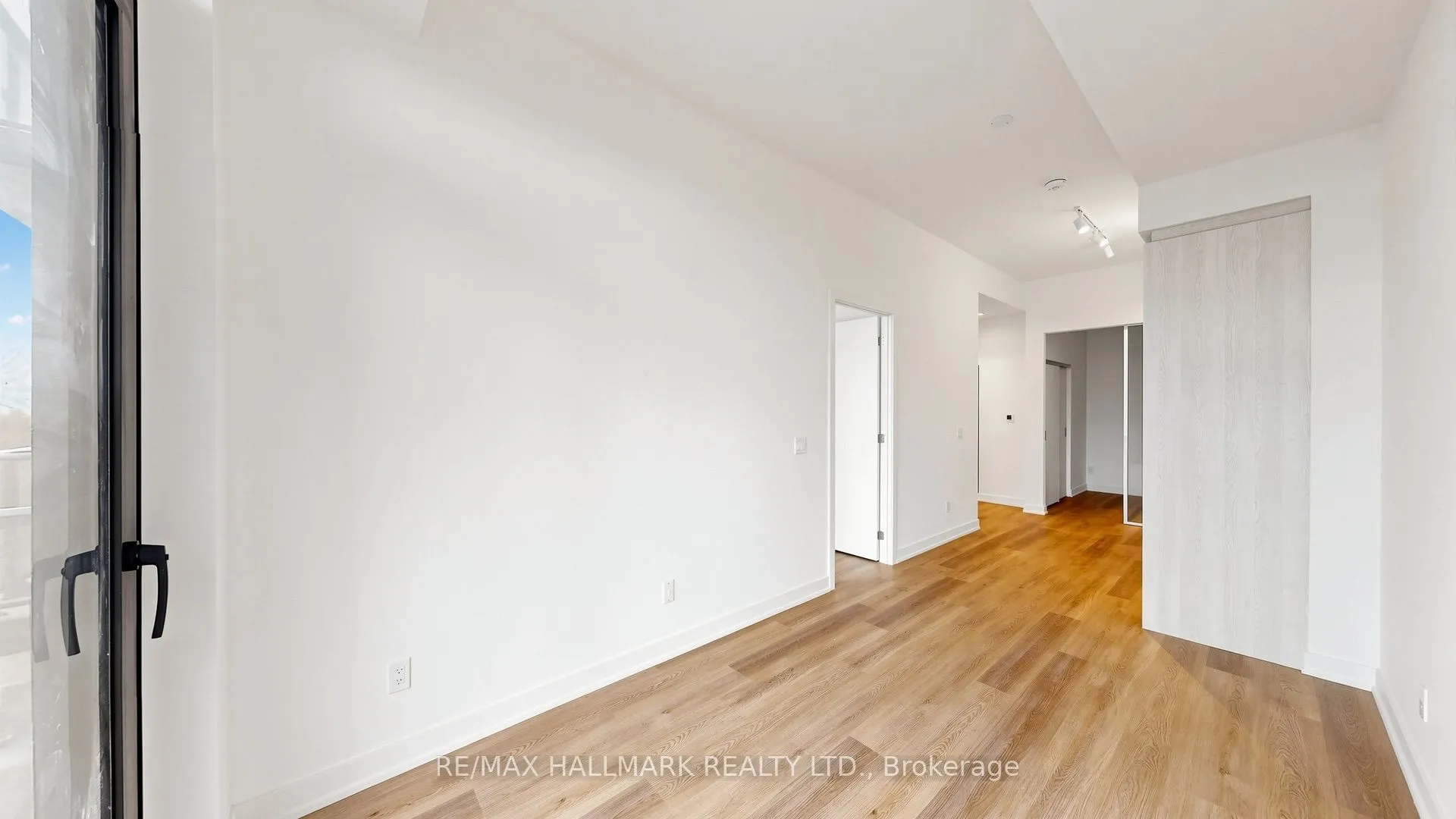 101 John Street N #719