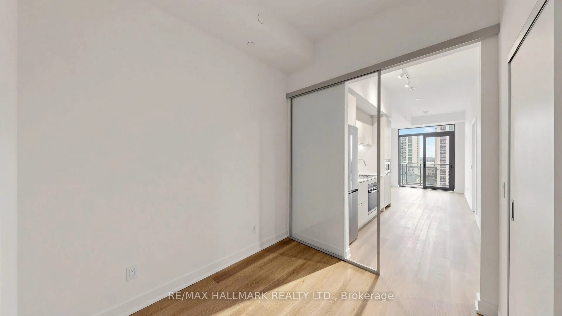 101 John Street N #719
