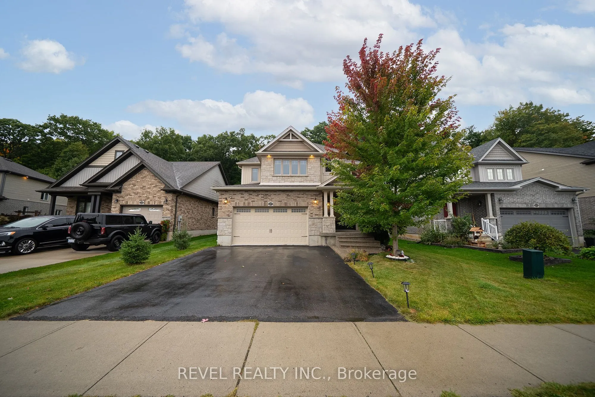 217 Woodway Trail