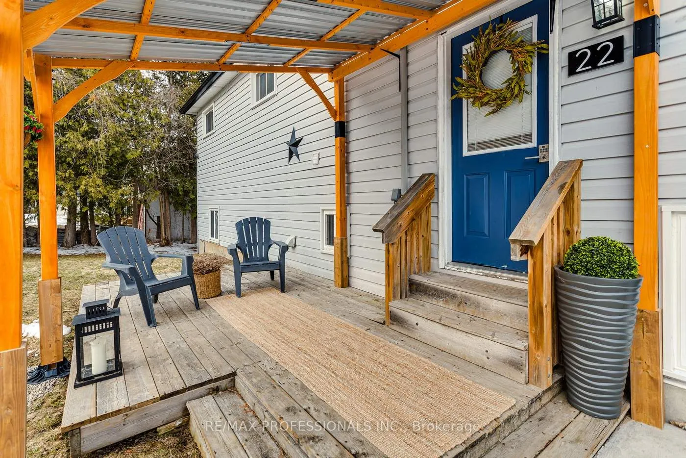 22 Lawrence Street N