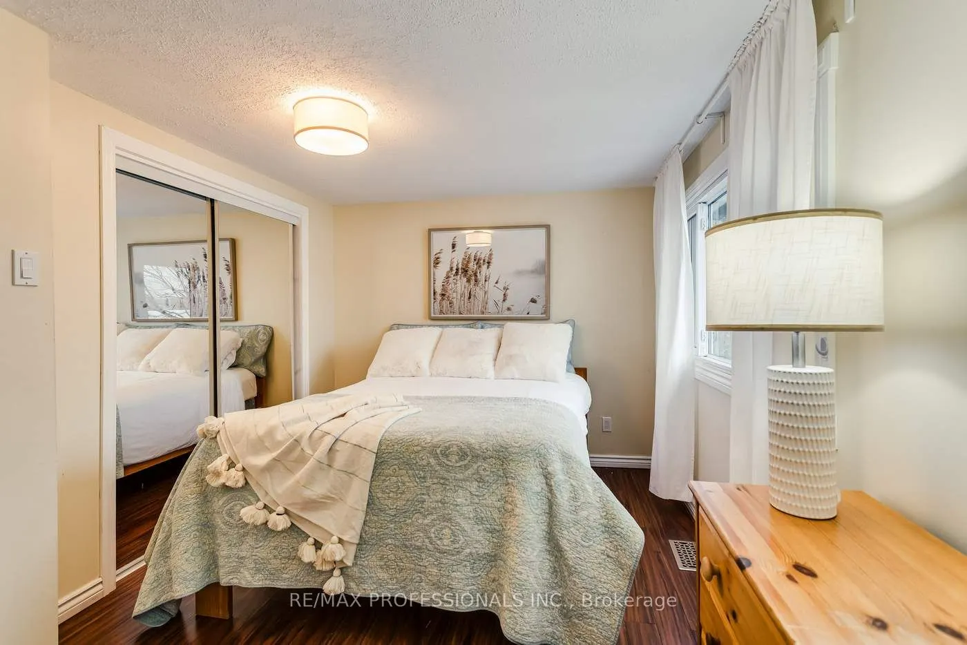 22 Lawrence Street N