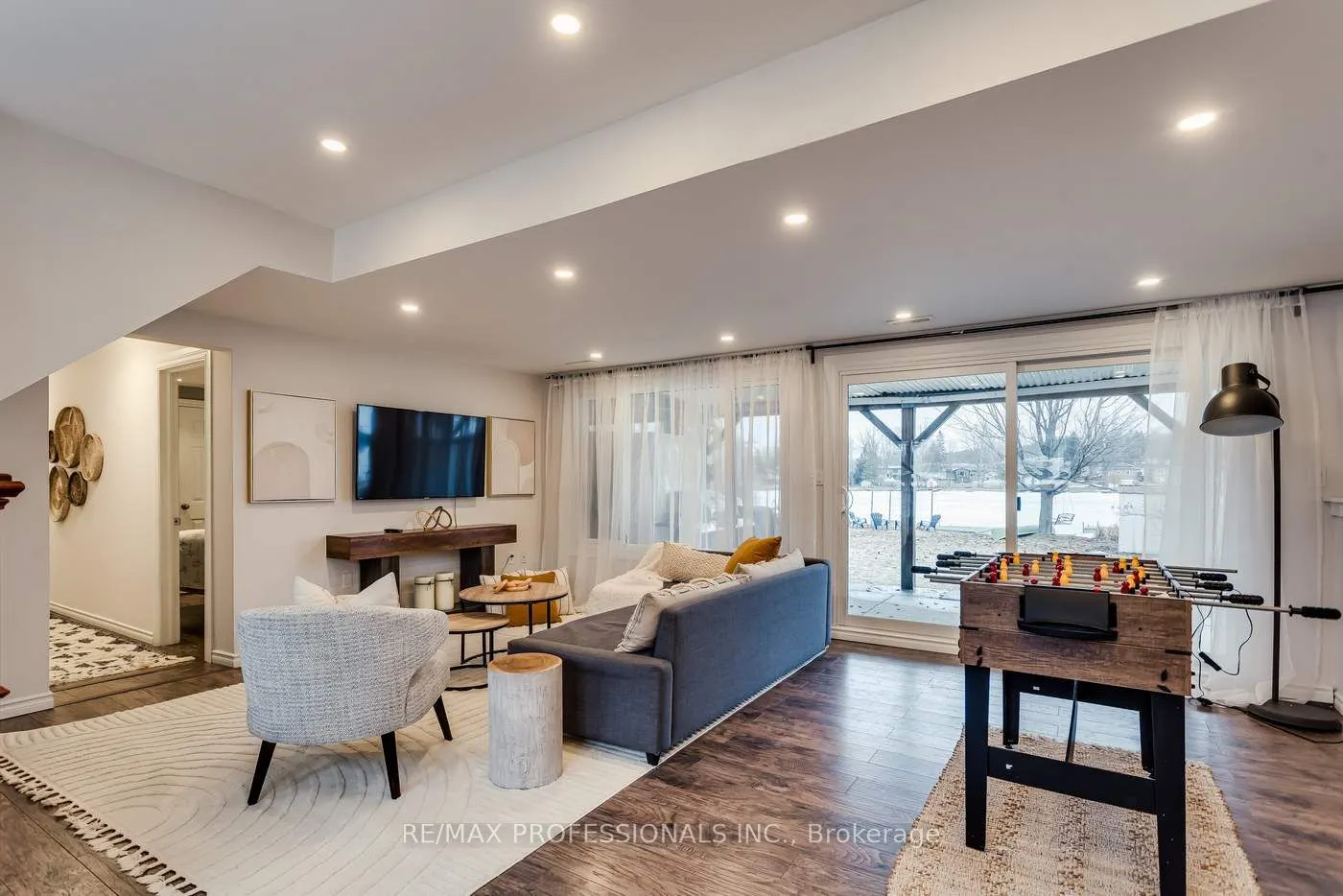 22 Lawrence Street N