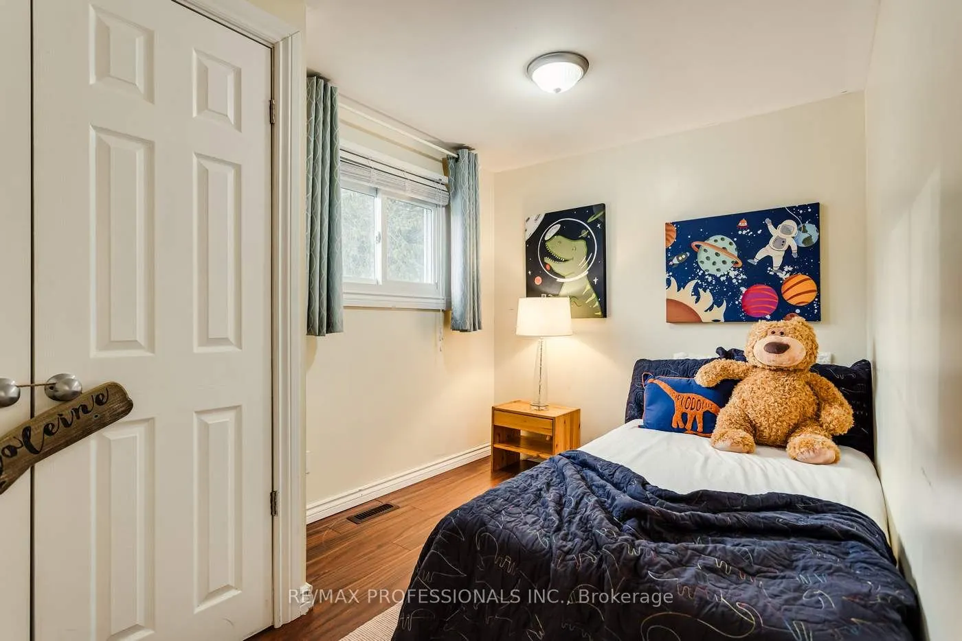 22 Lawrence Street N