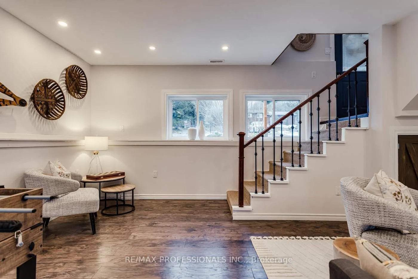22 Lawrence Street N