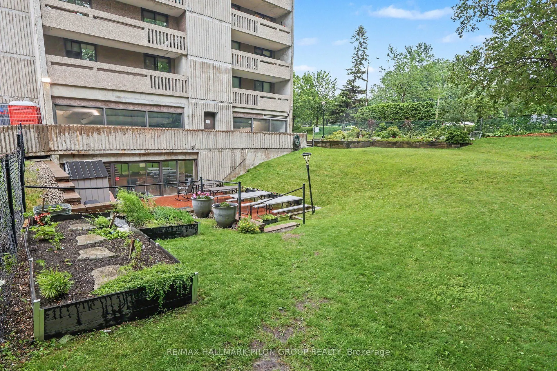 415 Greenview Avenue #1305
