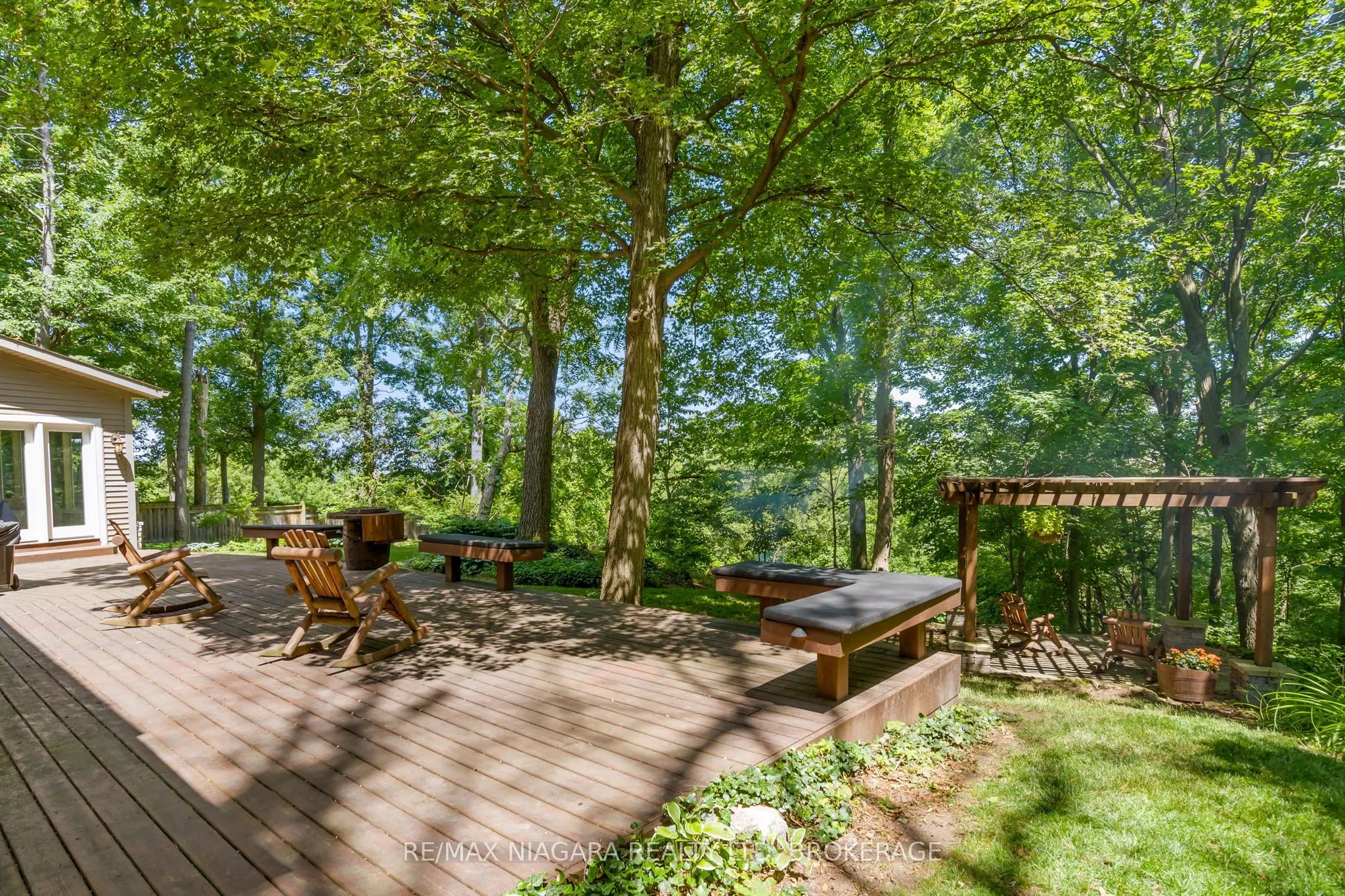 429 Ridge Road E