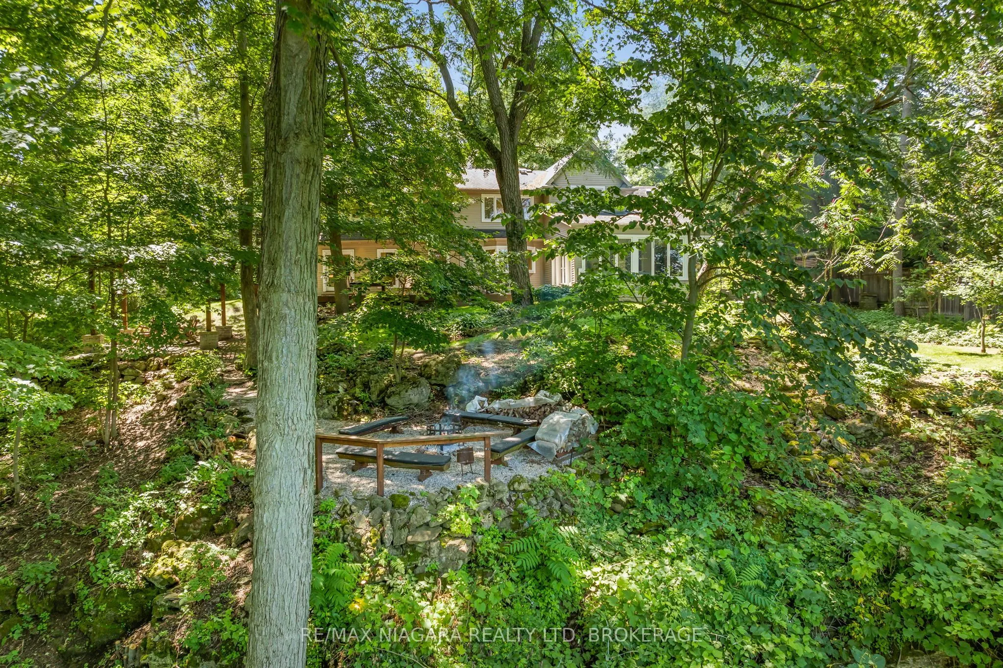429 Ridge Road E
