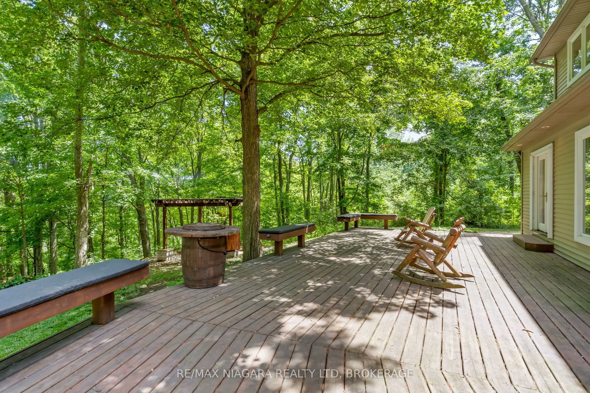429 Ridge Road E