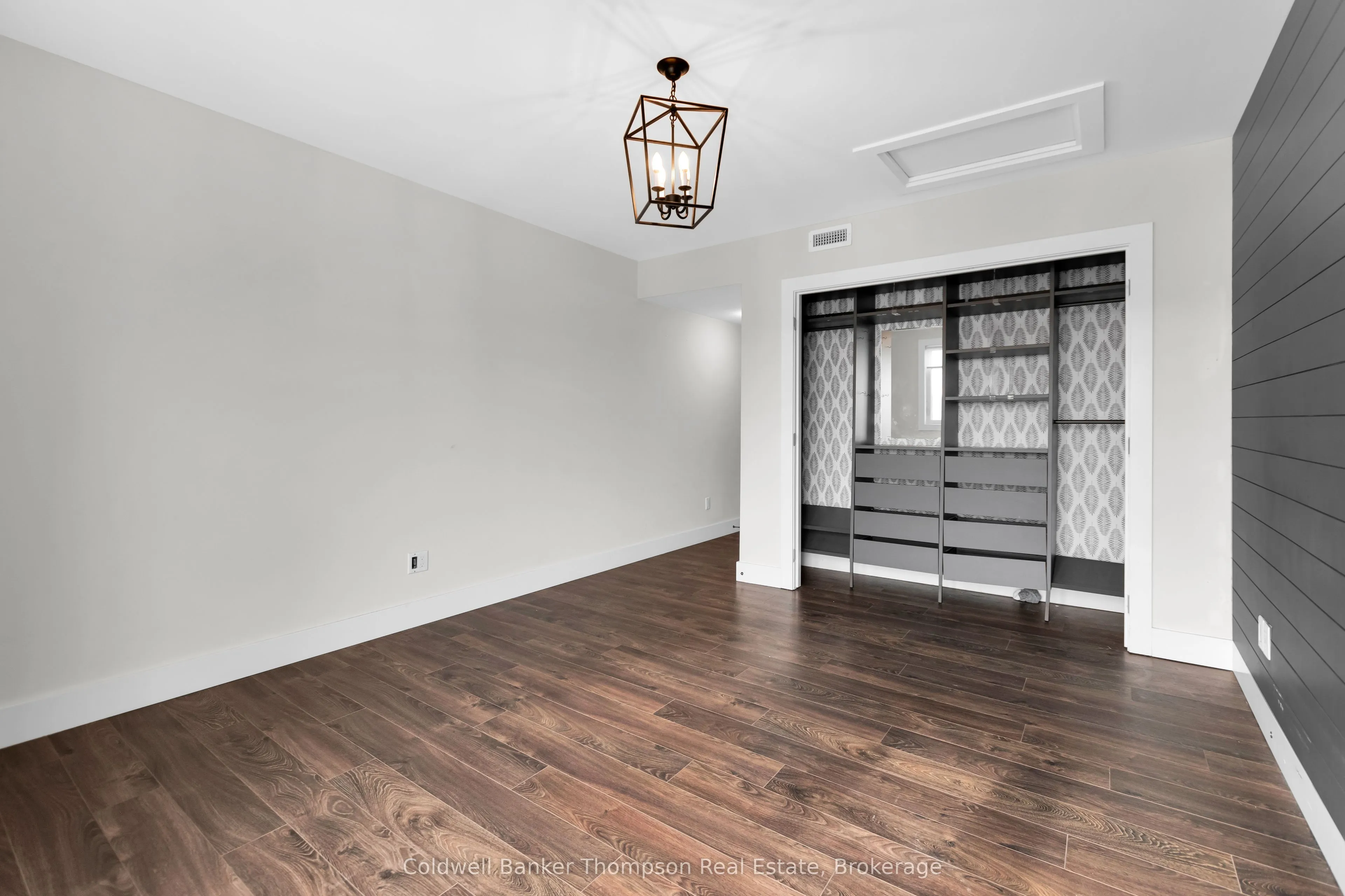 1 TREE TOPS Lane #302