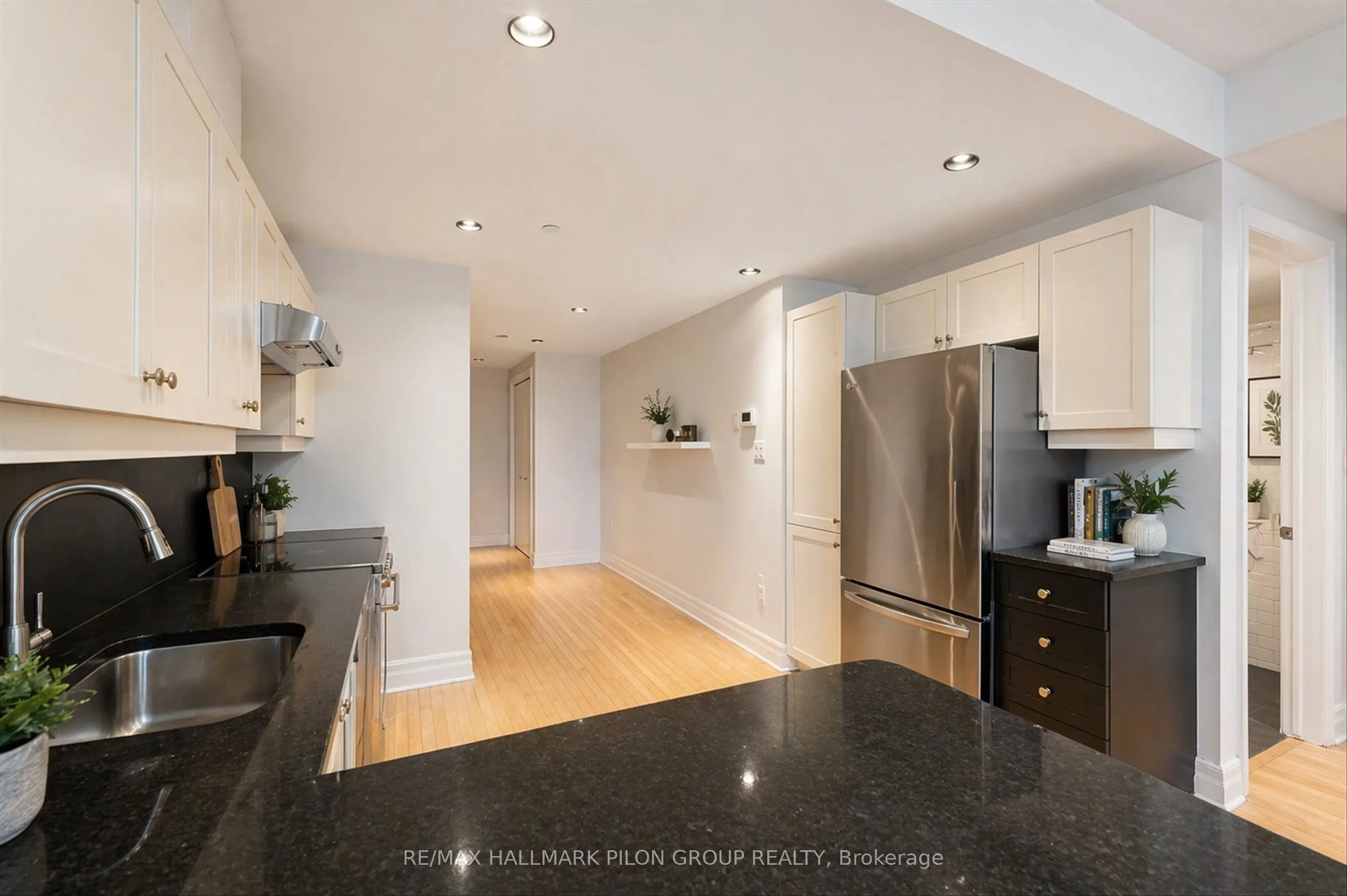 950 Marguerite Avenue #109