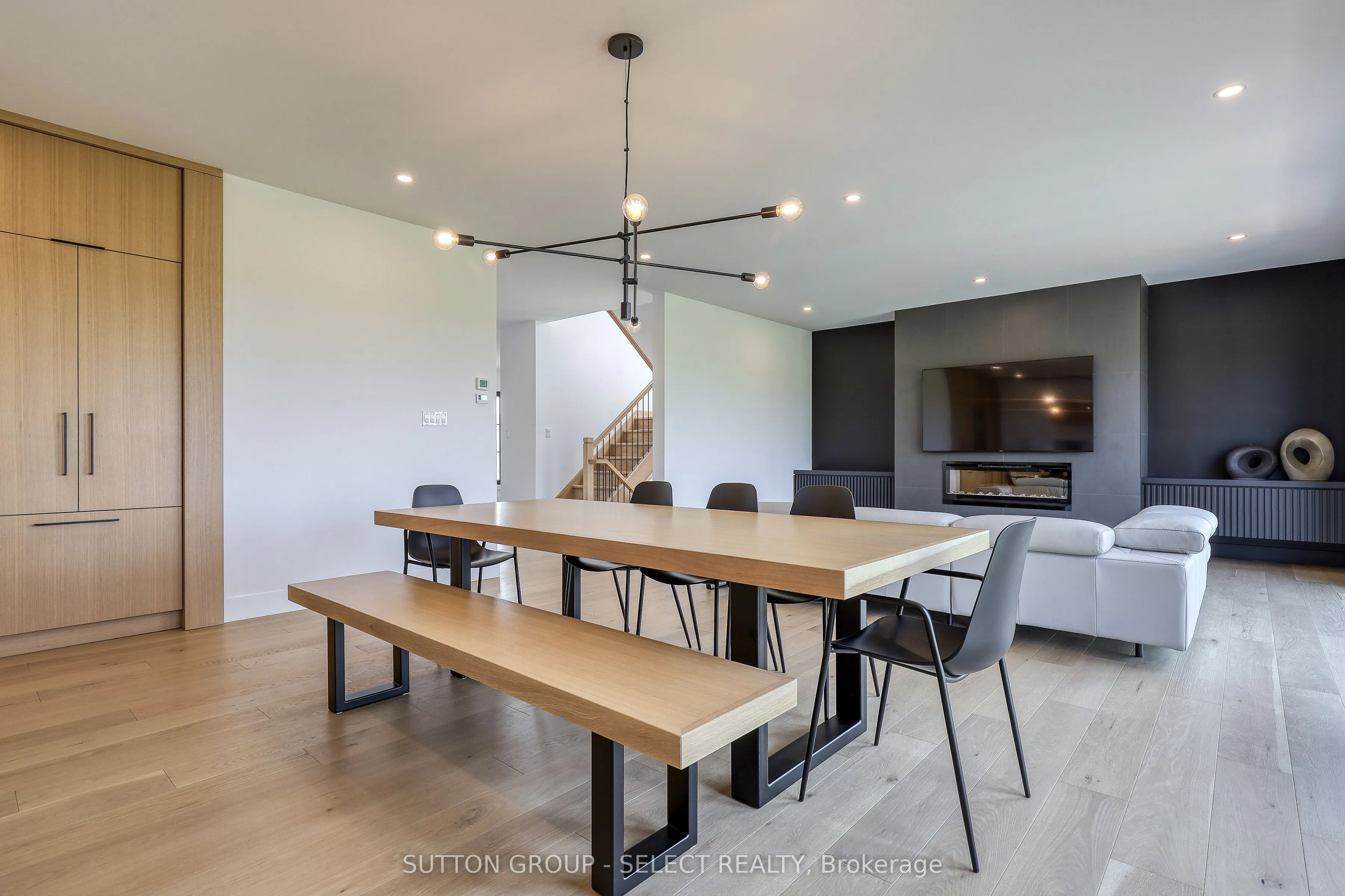 61 CRESTVIEW Drive