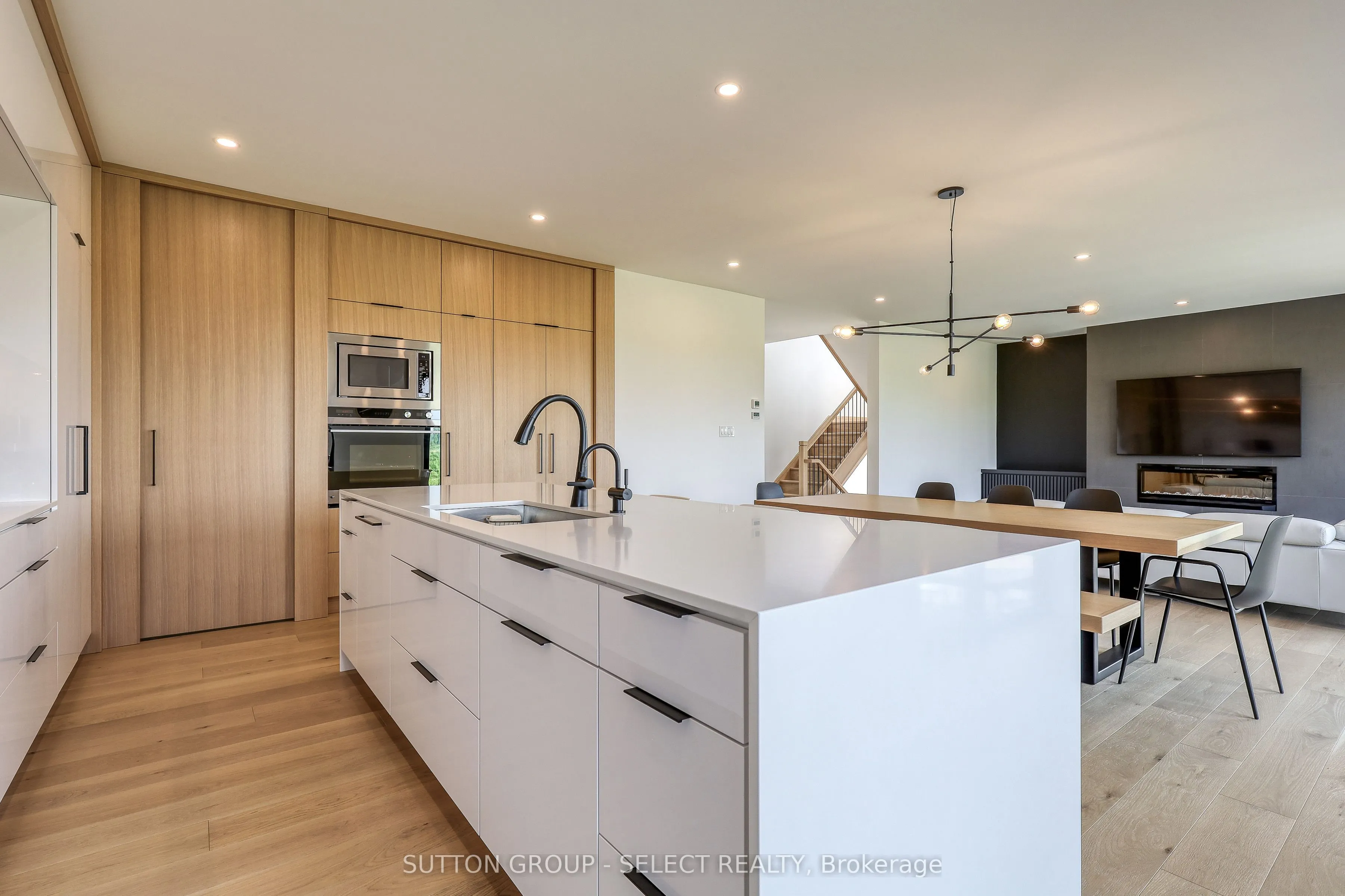 61 CRESTVIEW Drive
