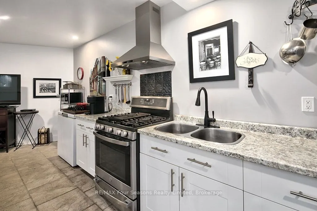190 LAKESHORE Road E