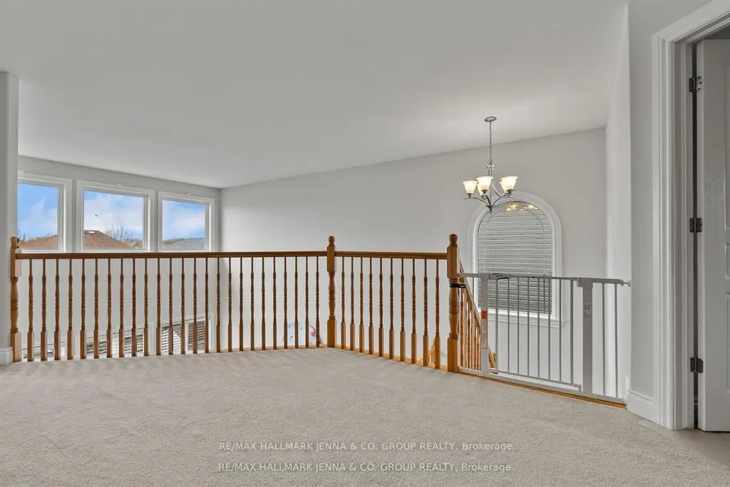 281 Topaze Crescent