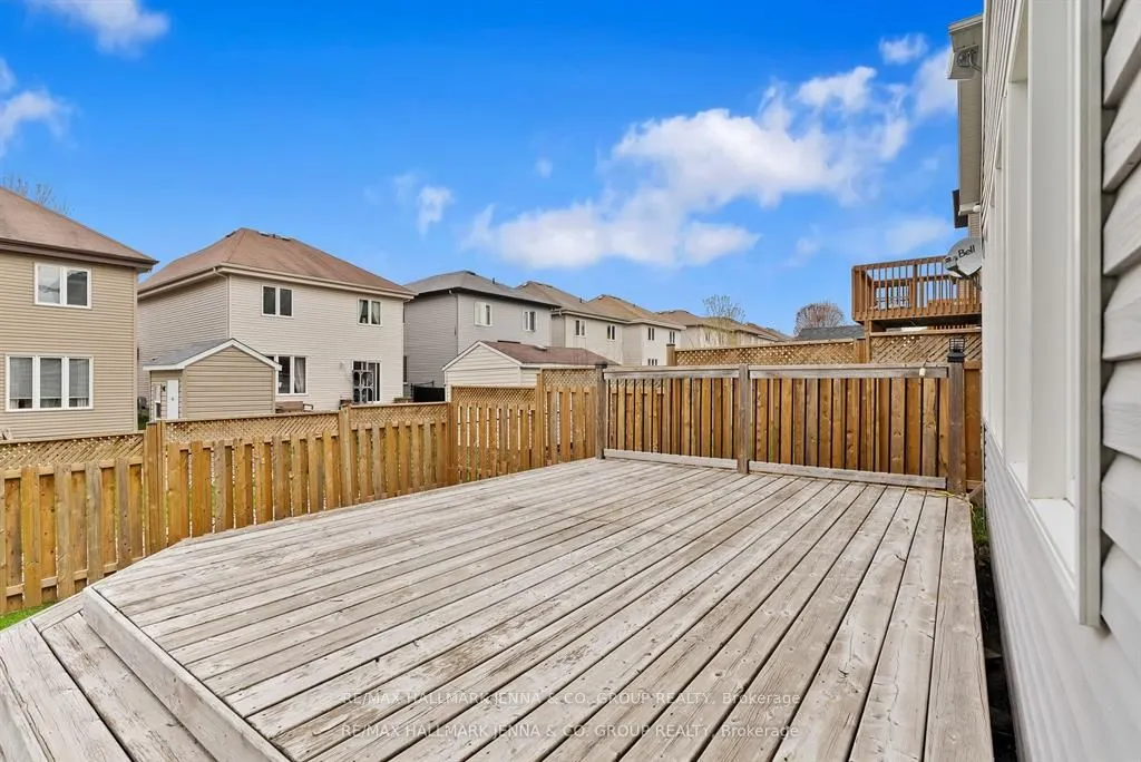 281 Topaze Crescent