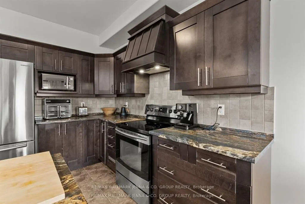 281 Topaze Crescent