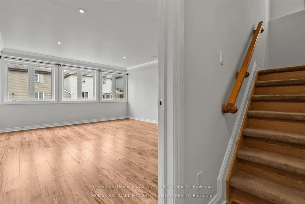 281 Topaze Crescent