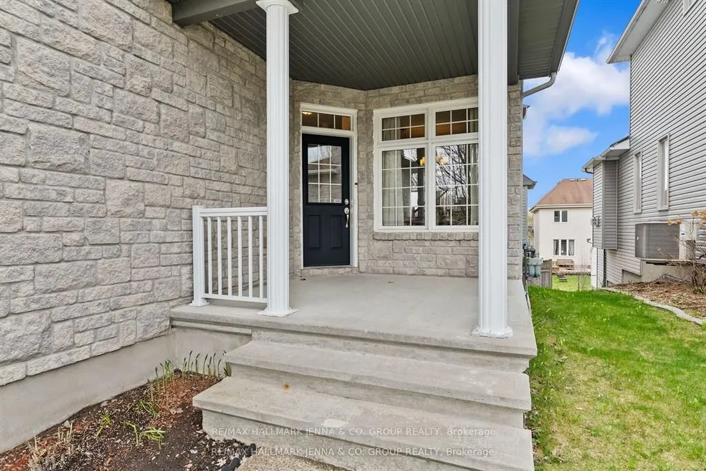 281 Topaze Crescent