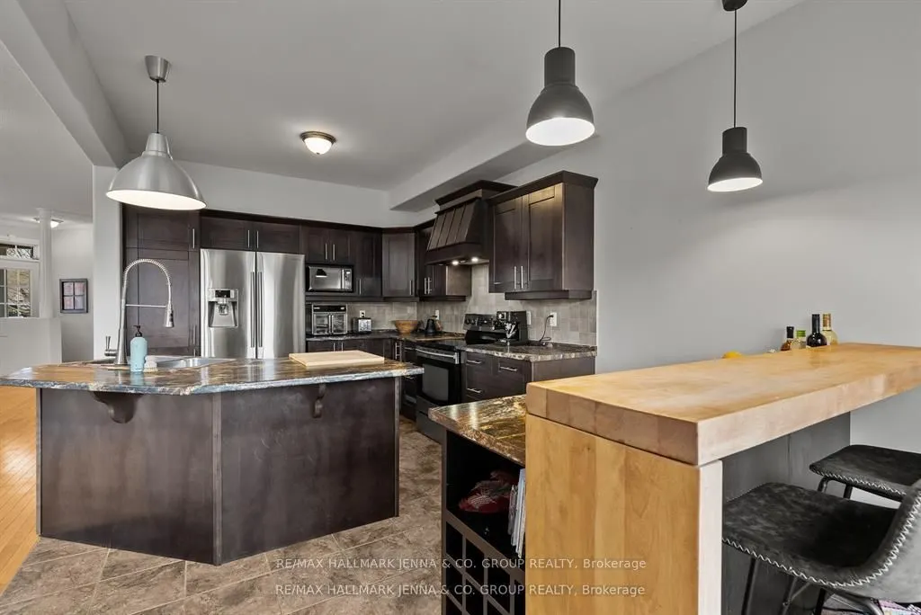281 Topaze Crescent