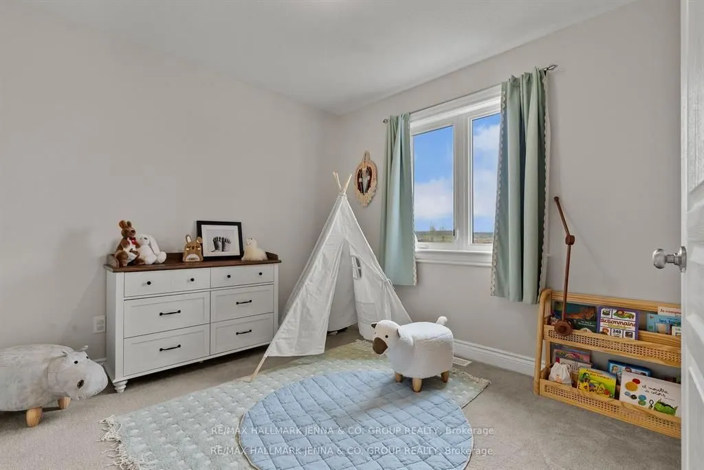 281 Topaze Crescent