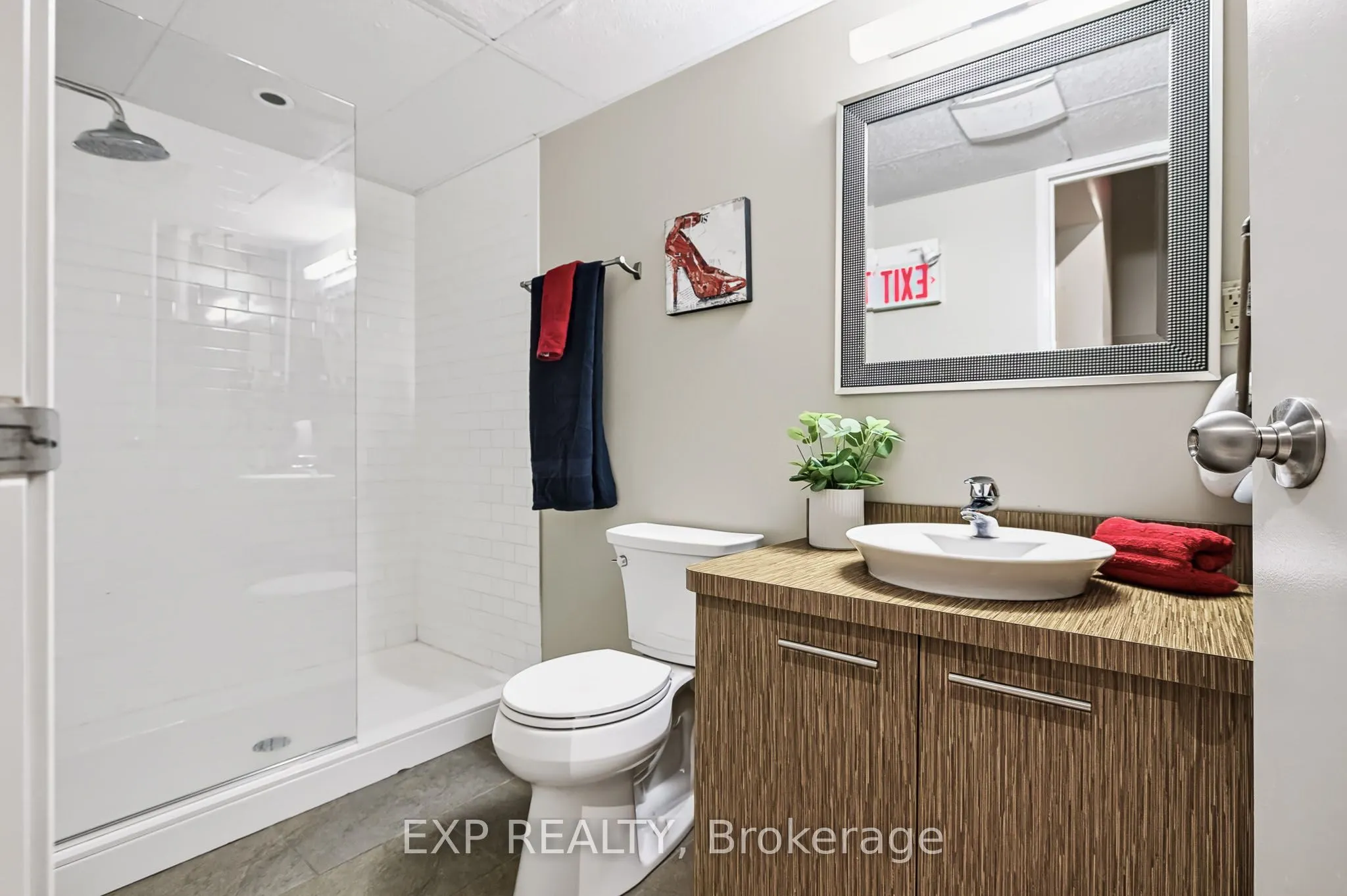 122 Guigues Avenue W #Unit 1 Level 1