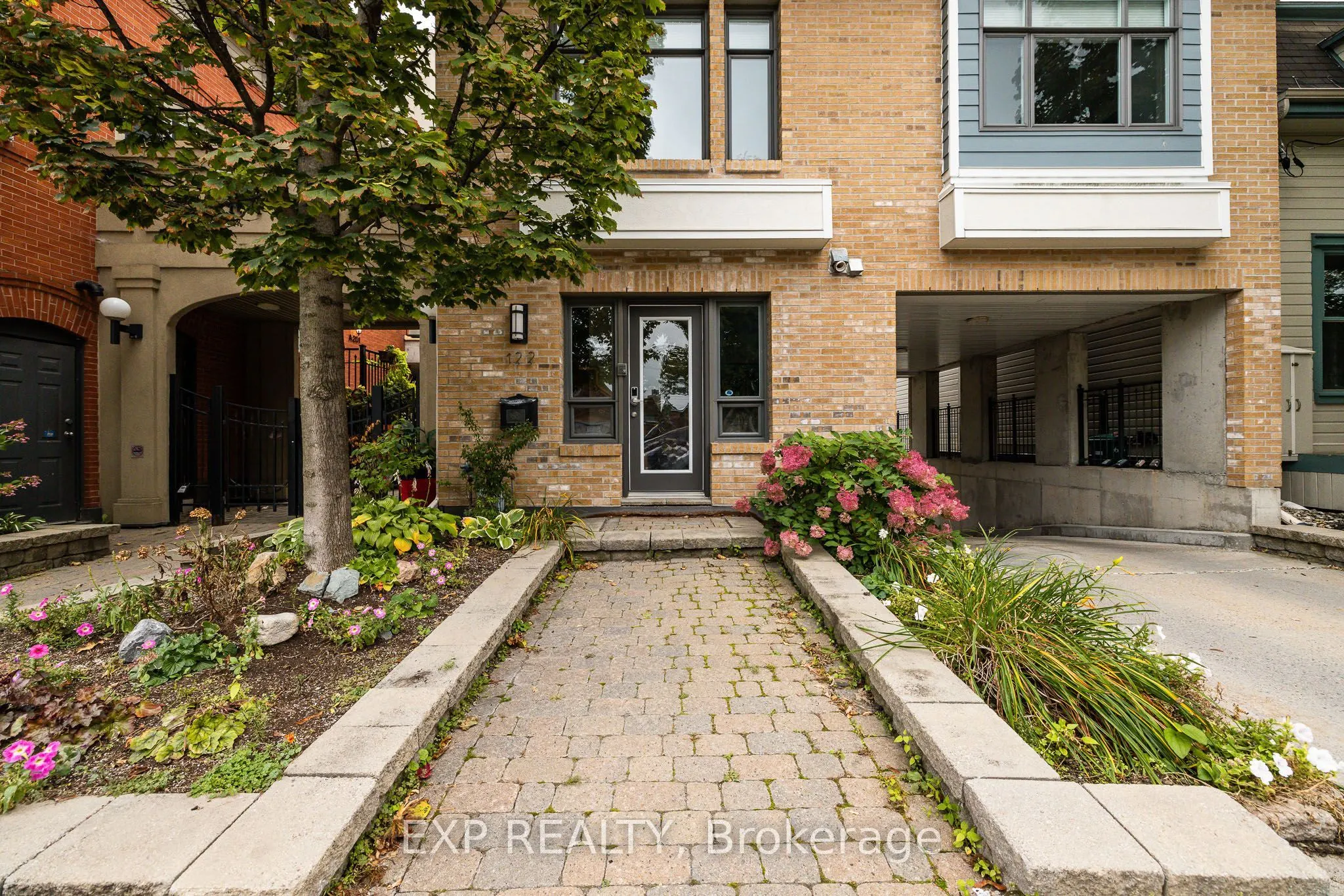 122 Guigues Avenue W #Unit 1 Level 1