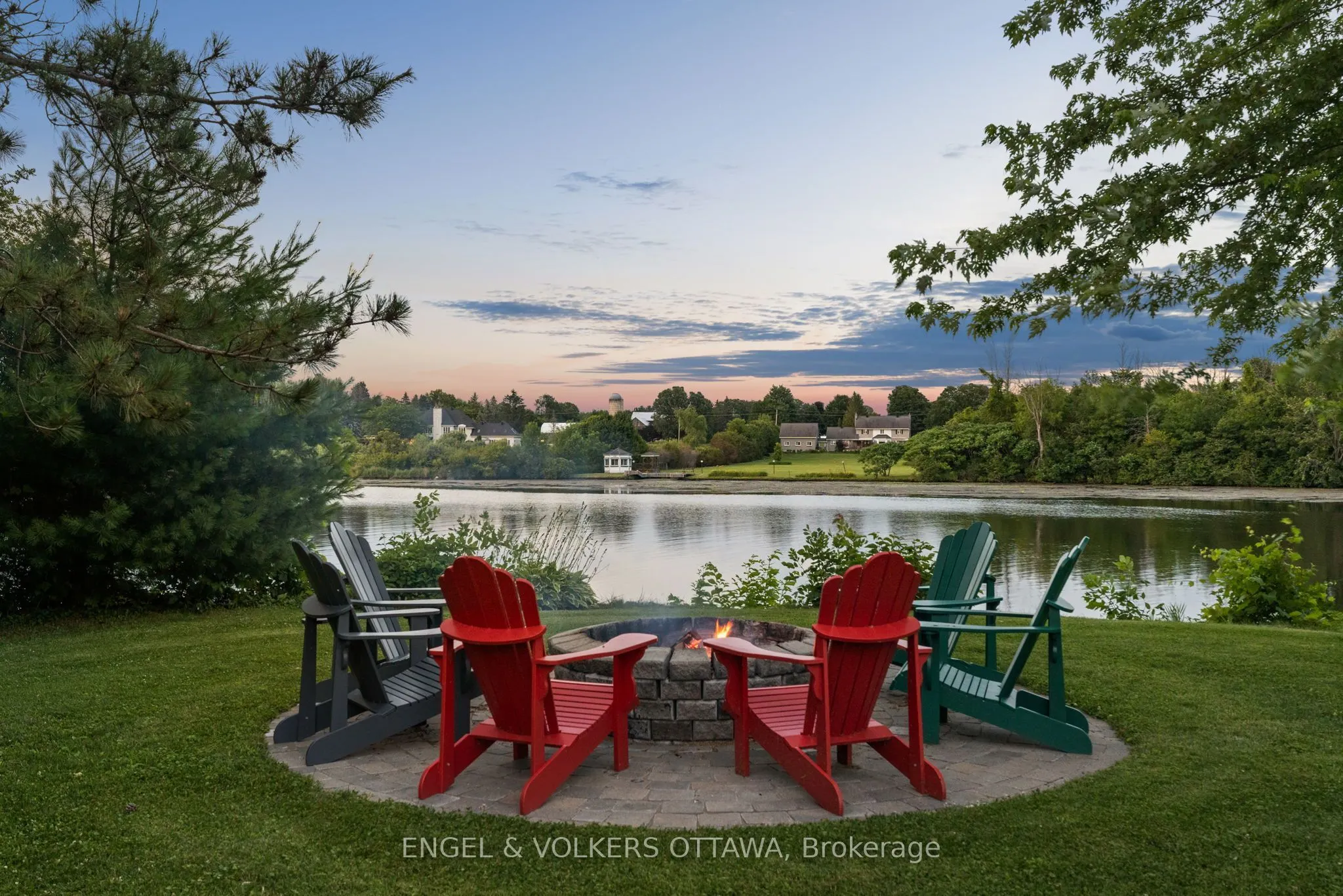 5833A Rideau Valley Drive N
