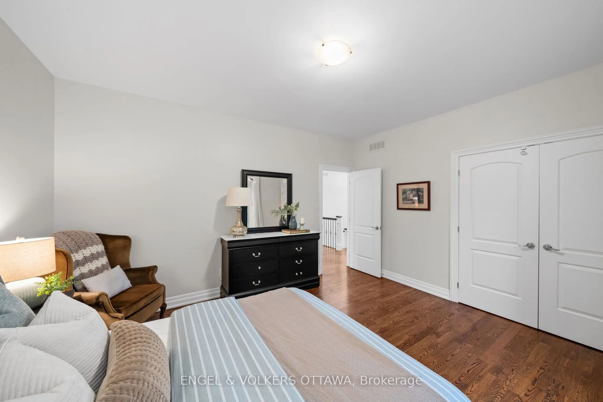 5833A Rideau Valley Drive N