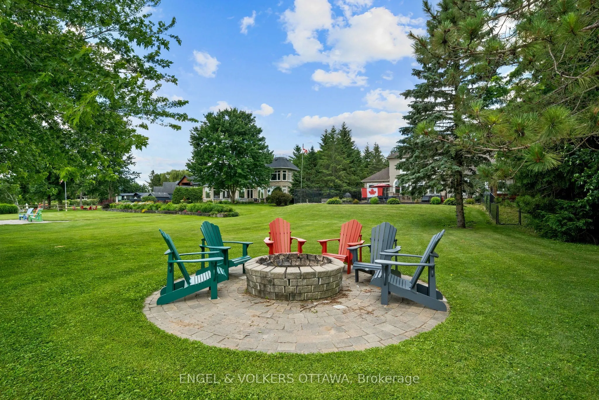 5833A Rideau Valley Drive N