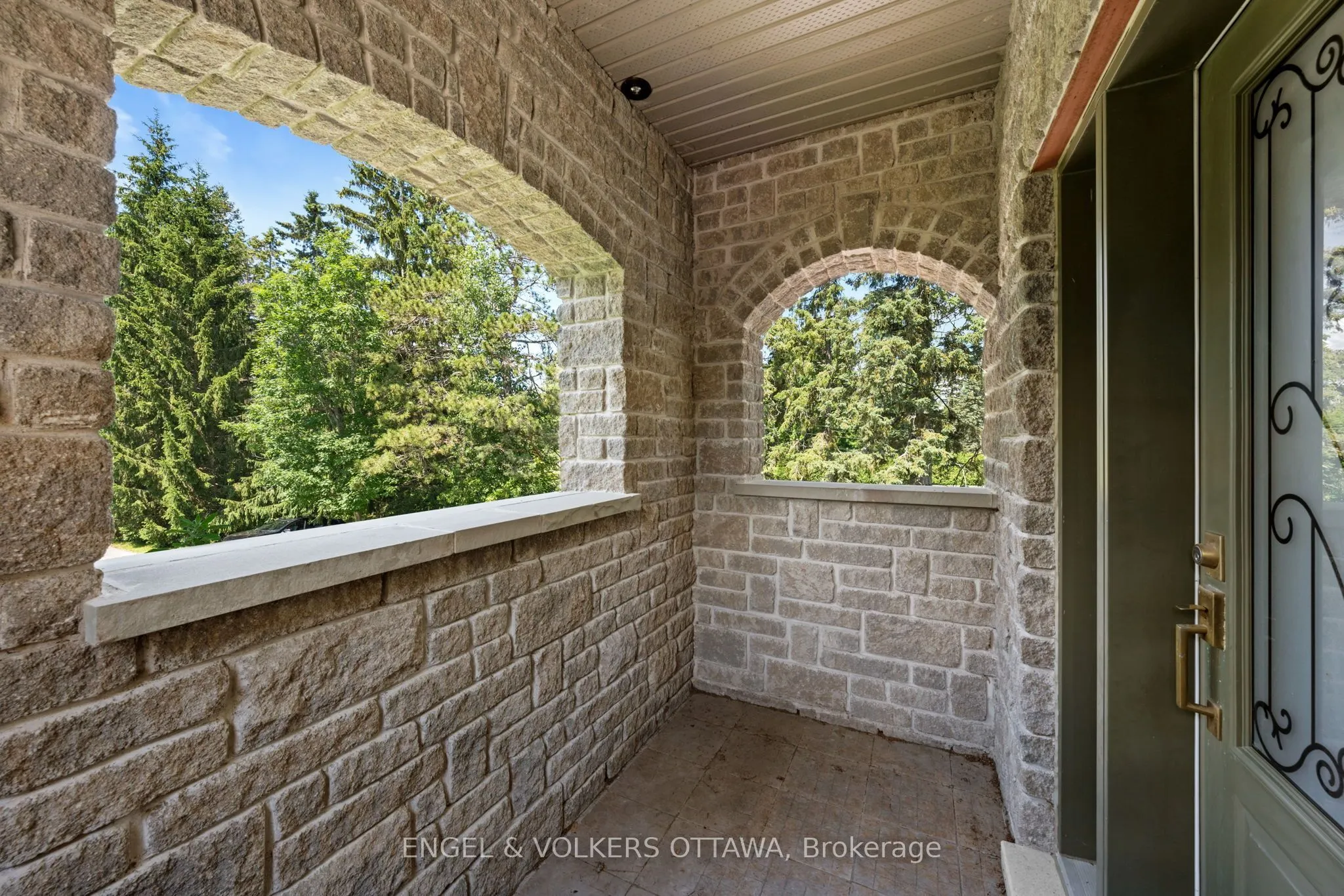 5833A Rideau Valley Drive N