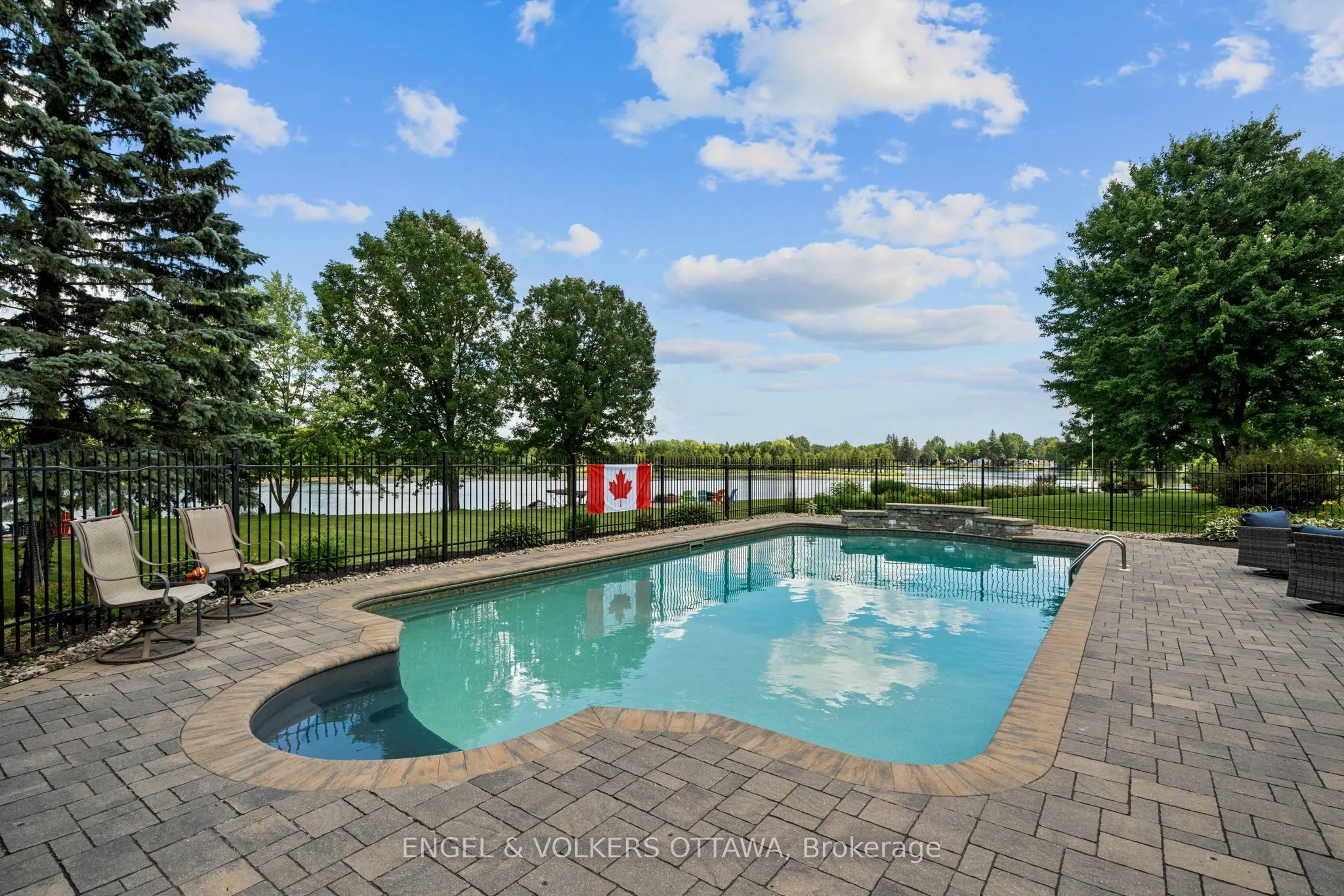 5833A Rideau Valley Drive N