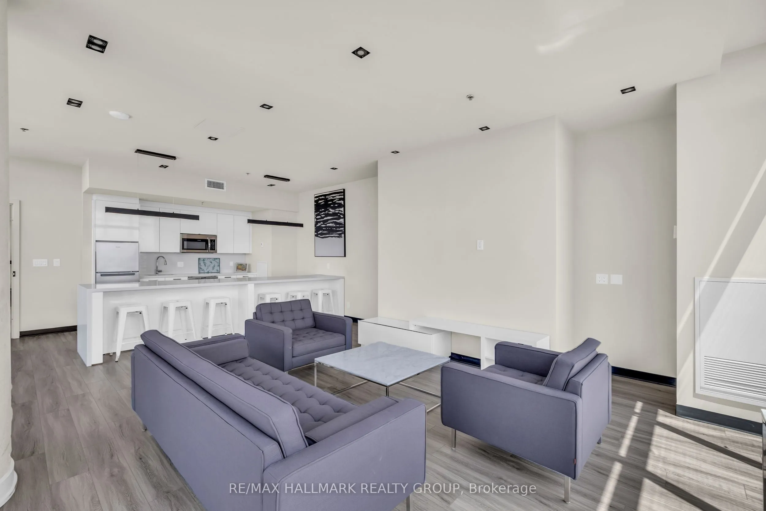 203 CATHERINE Street #902