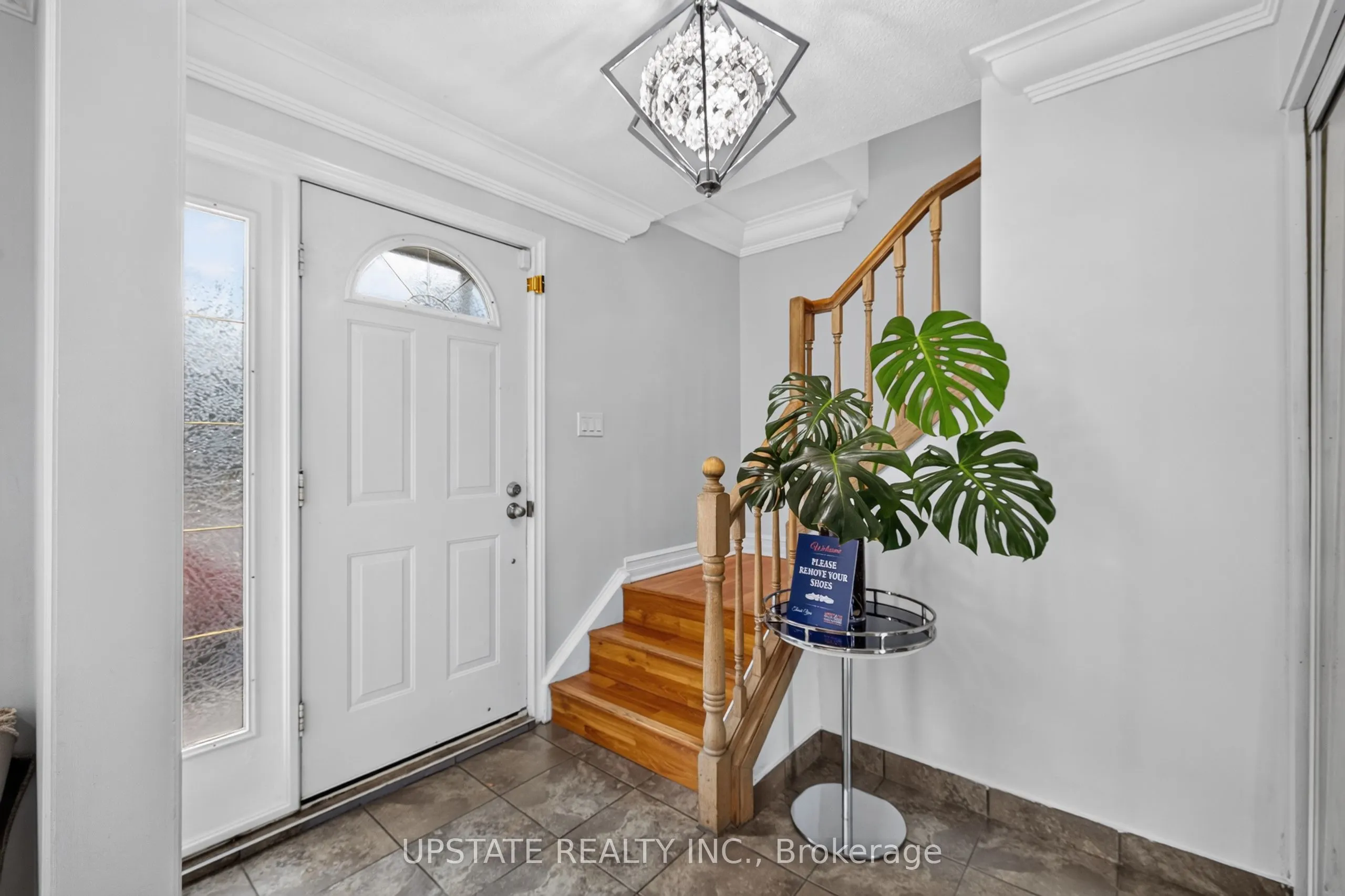 221 Cedarwoods Crescent