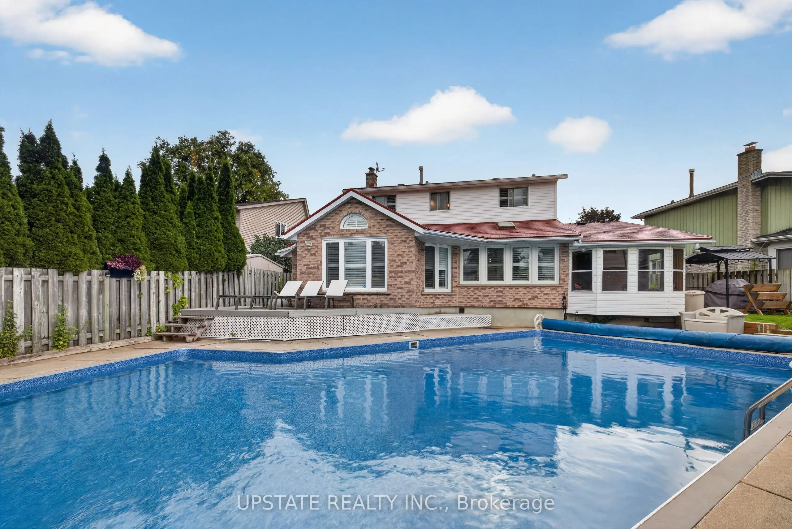 221 Cedarwoods Crescent