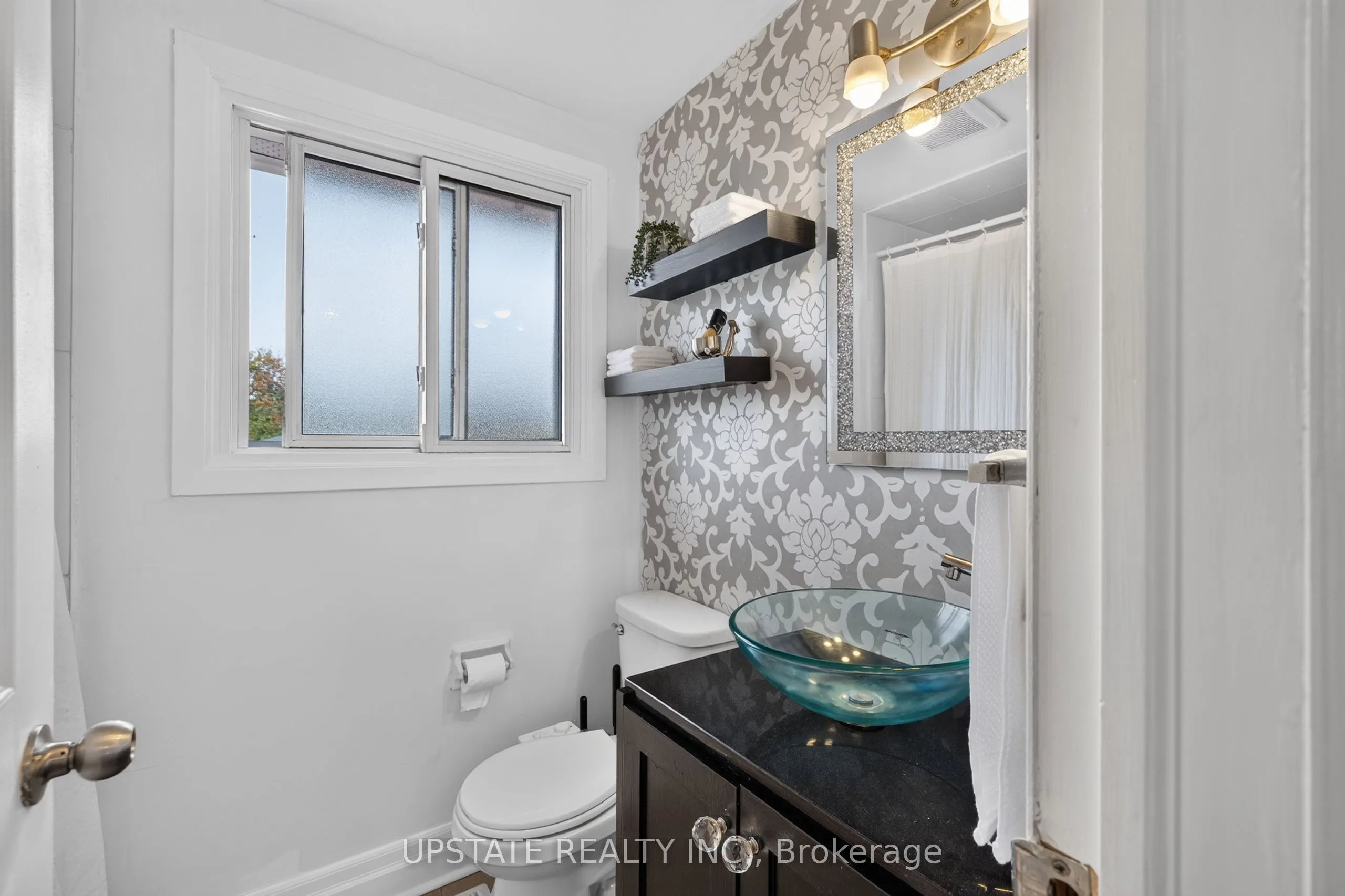 221 Cedarwoods Crescent
