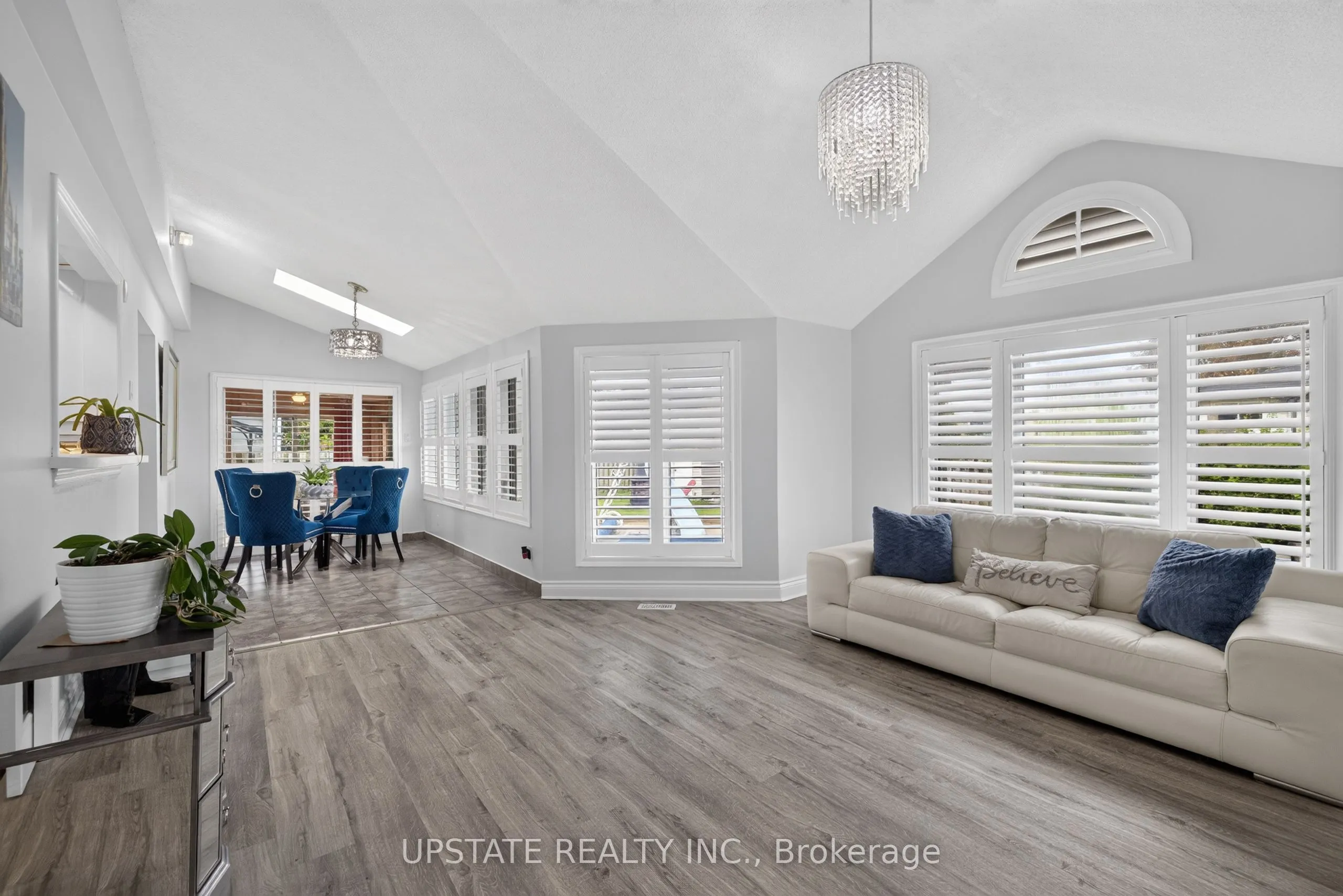 221 Cedarwoods Crescent